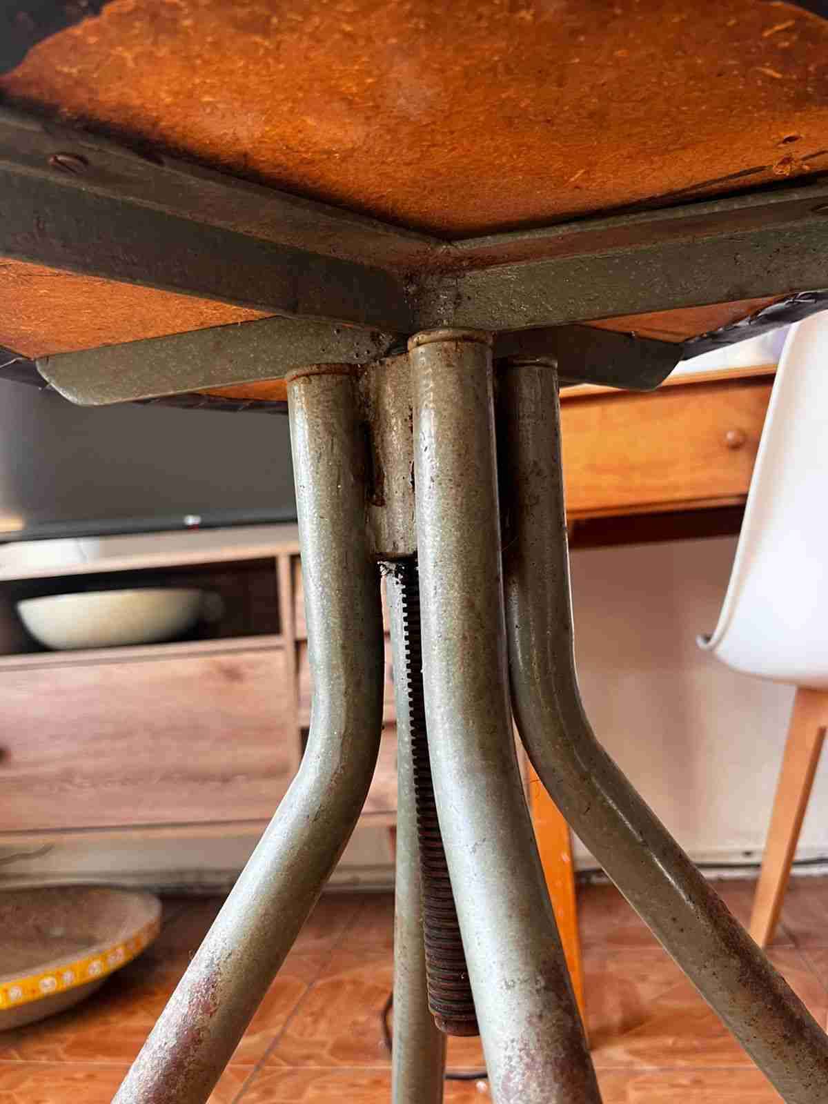 Taburete metálico vintage - miniatura 3