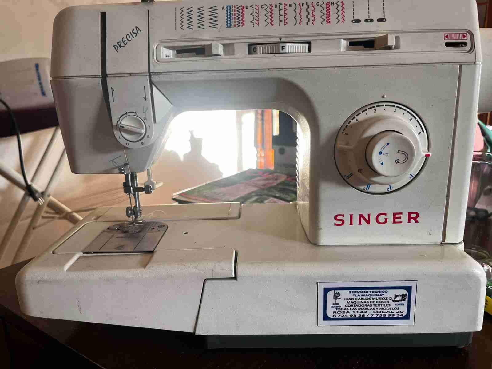 Máquina de coser Singer Precisa - 1