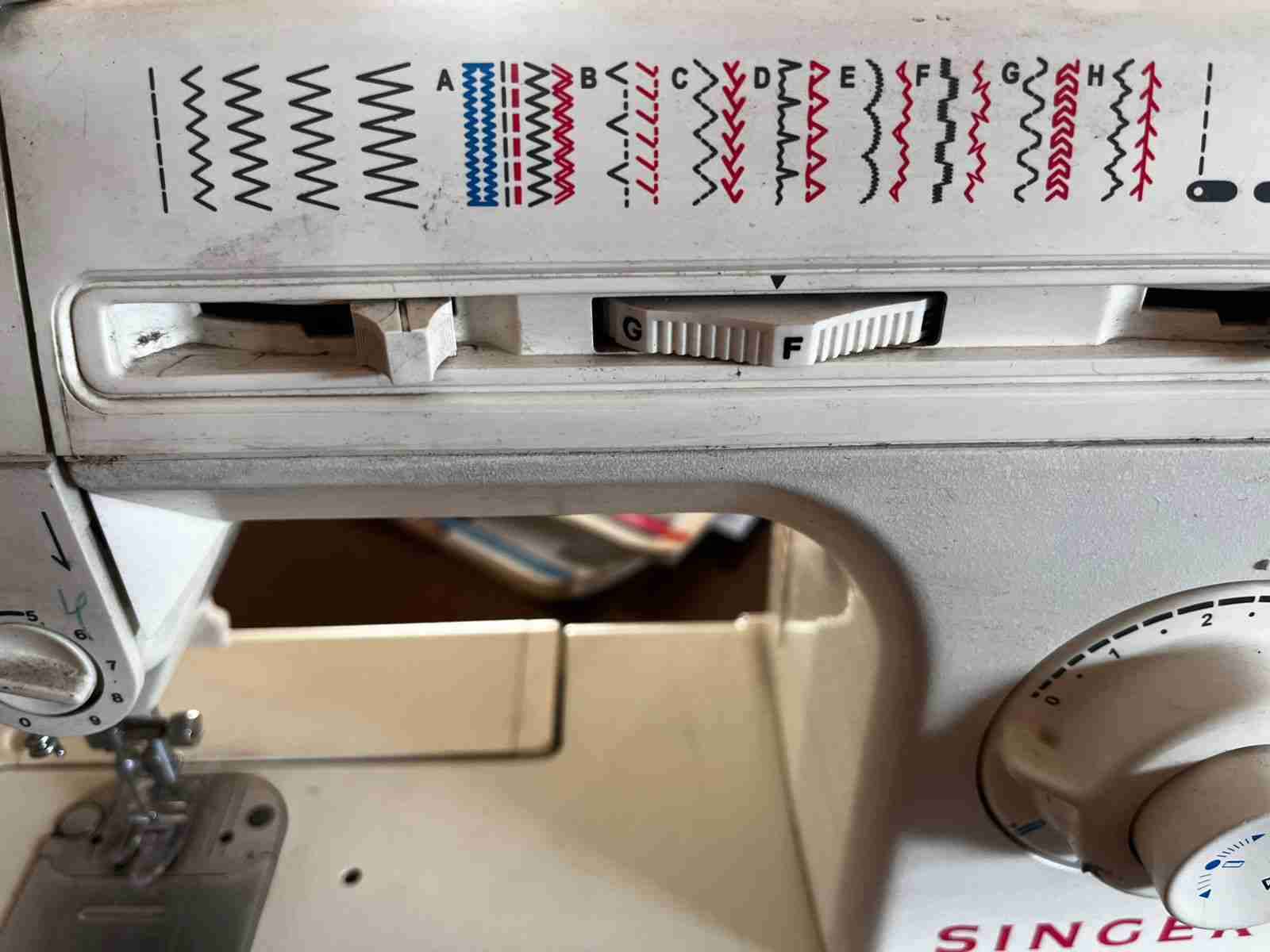 Máquina de coser Singer Precisa - 3