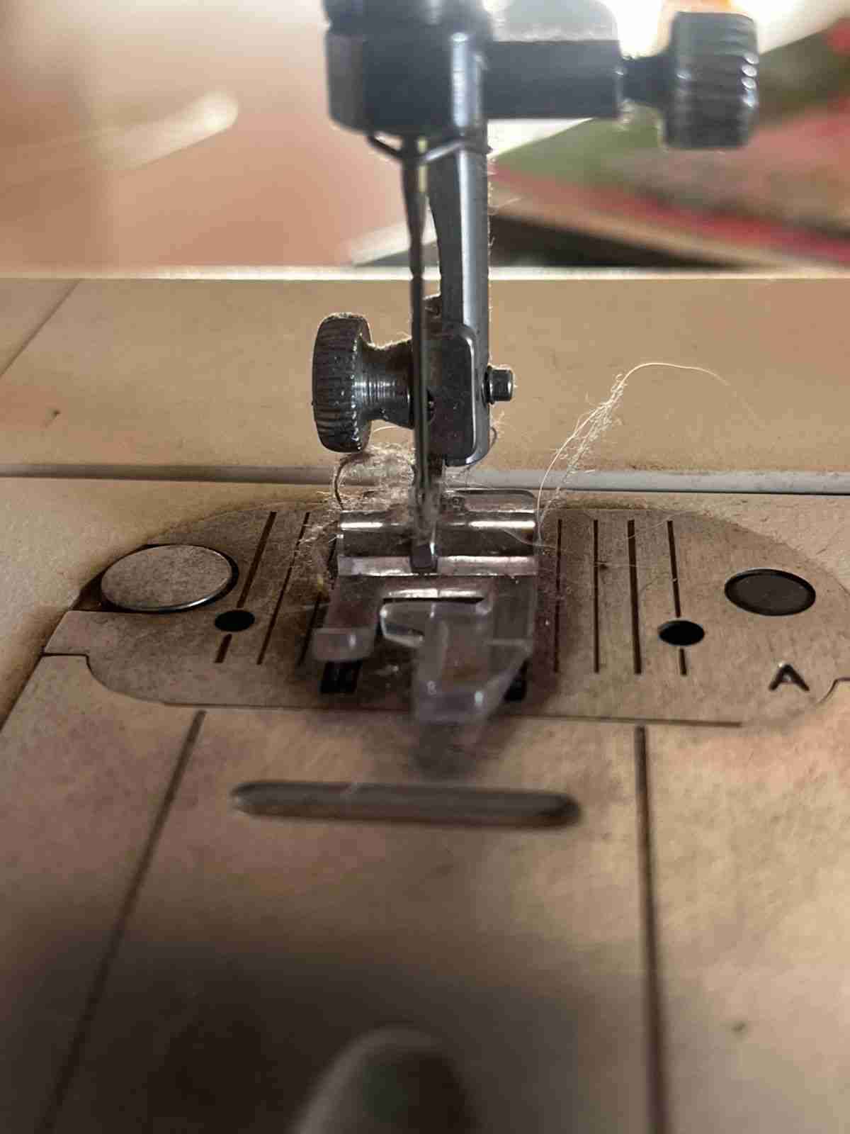 Máquina de coser Singer Precisa - 4