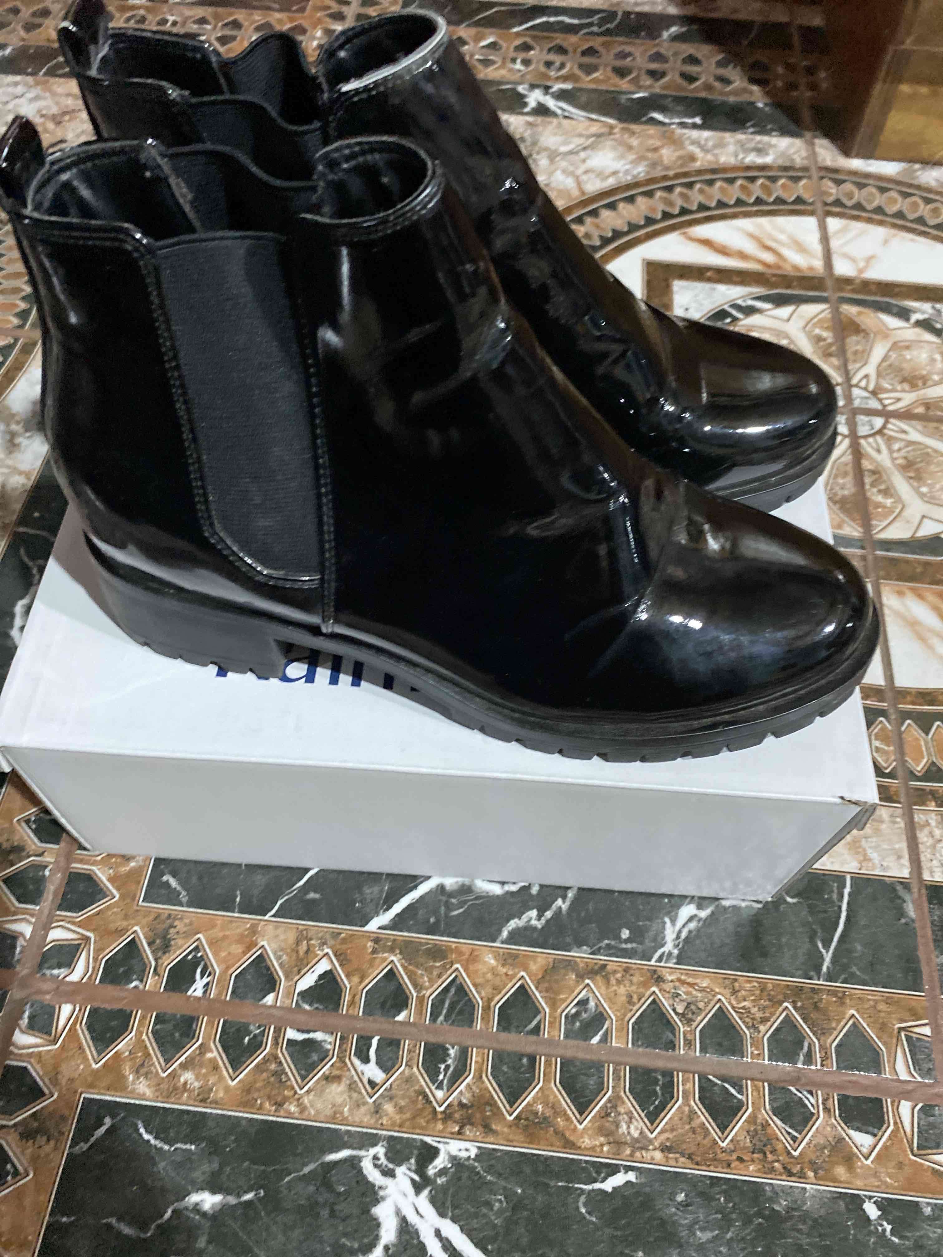 Botines negros de charol - miniatura 2