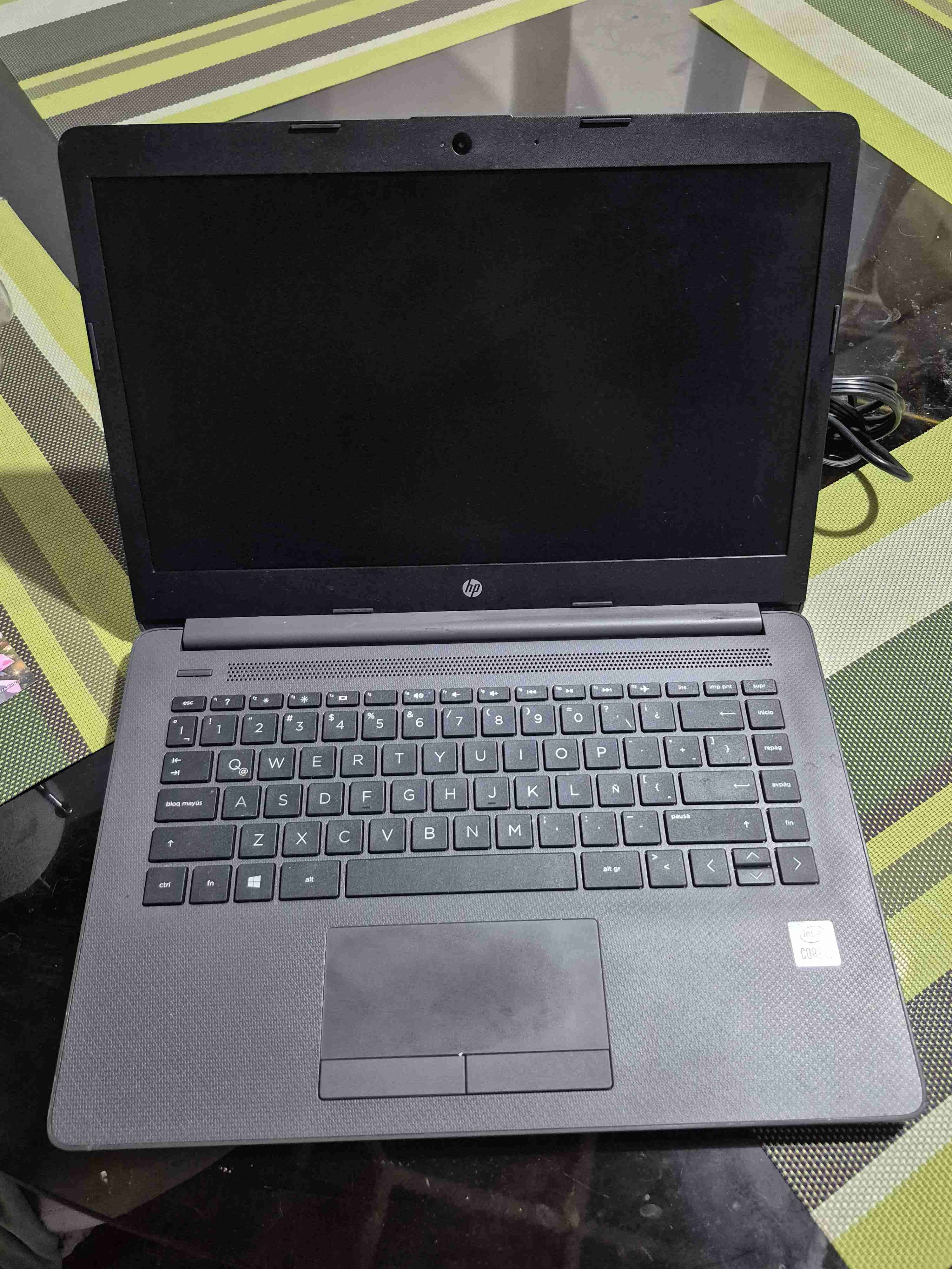 Laptop HP 14 pulgadas - 1