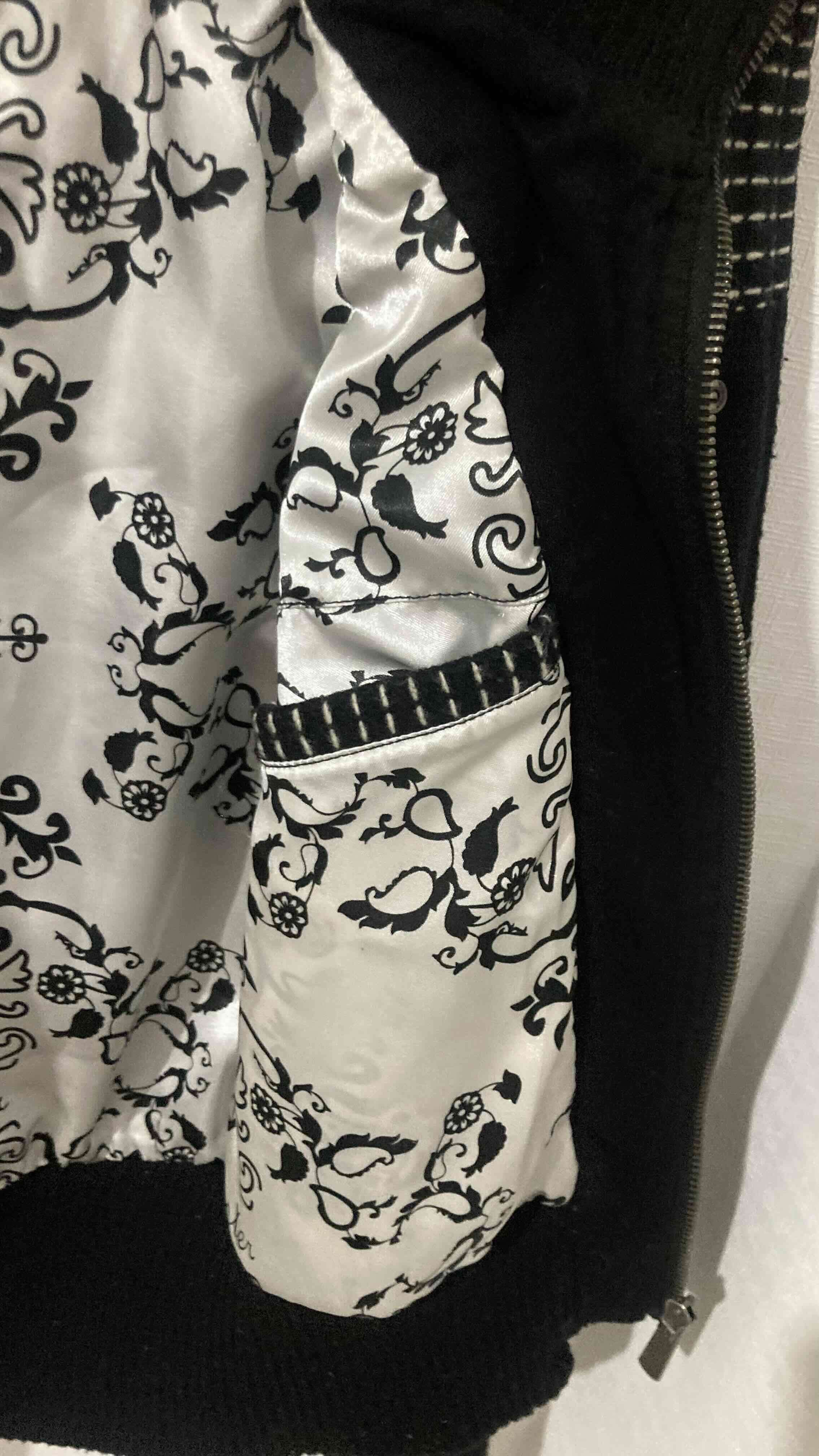 Chaqueta con lana negra y blanca - miniatura 5