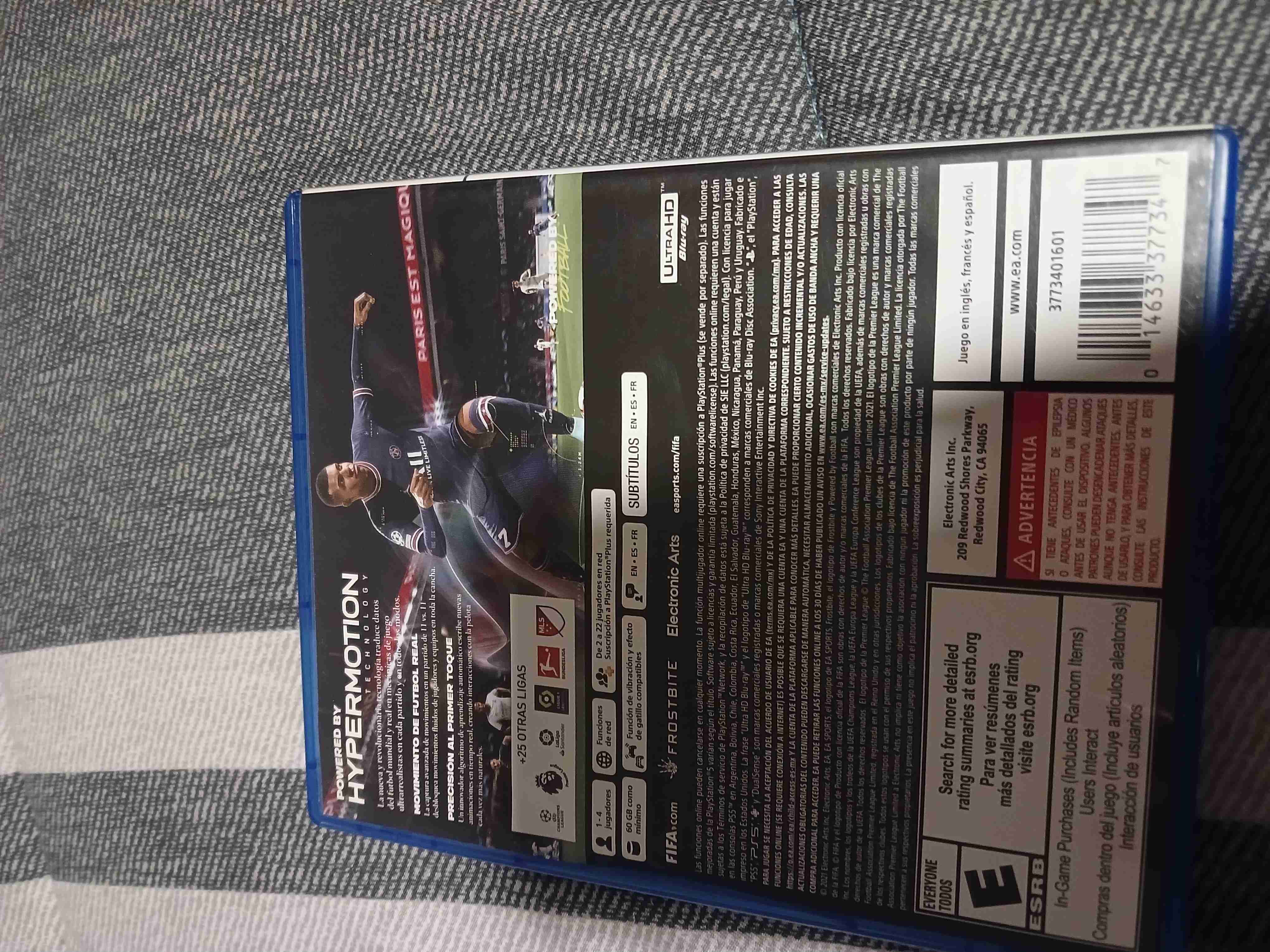 FIFA 22 PS5 en caja - 2