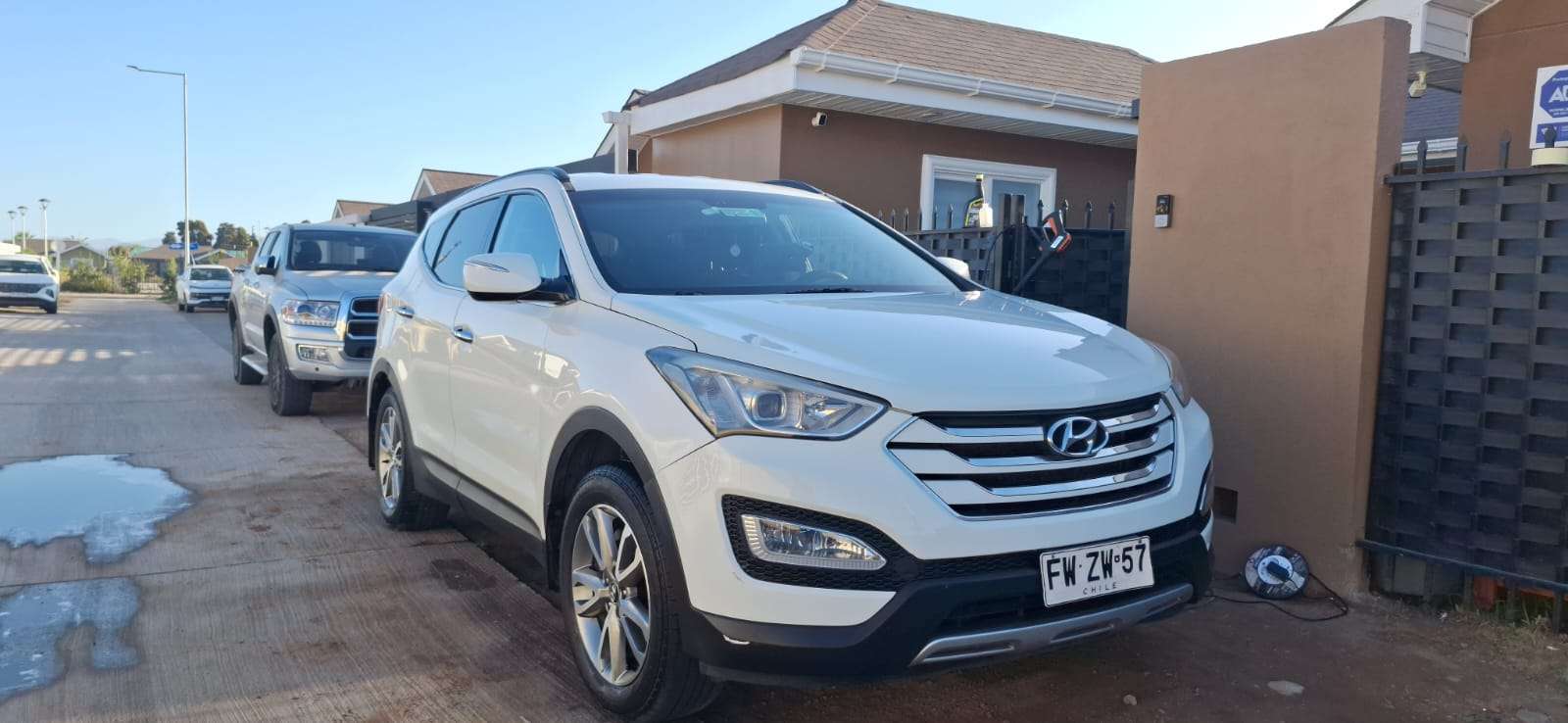 SUV blanco en buen estado - miniatura 3