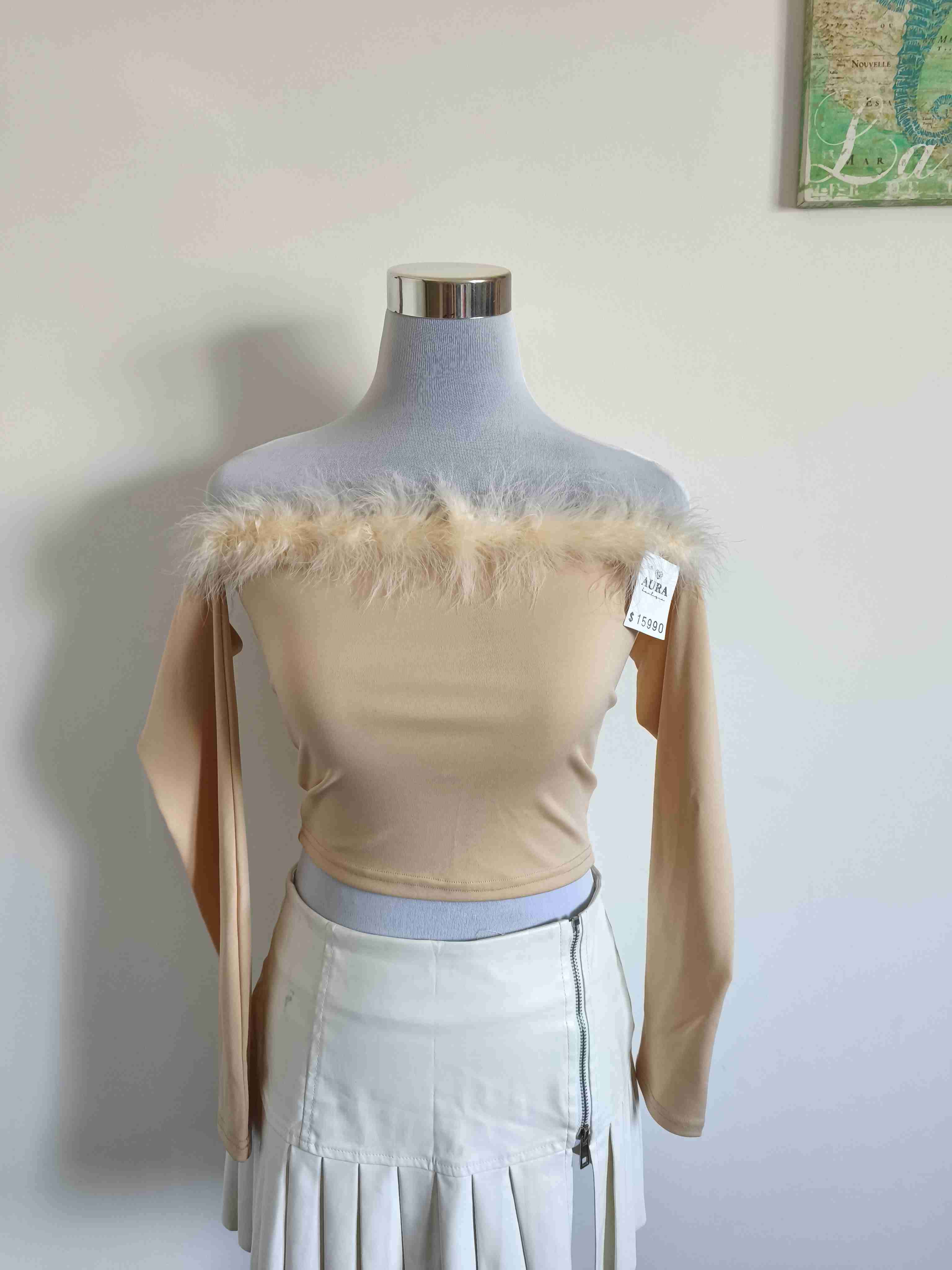 Top beige con plumas - 2