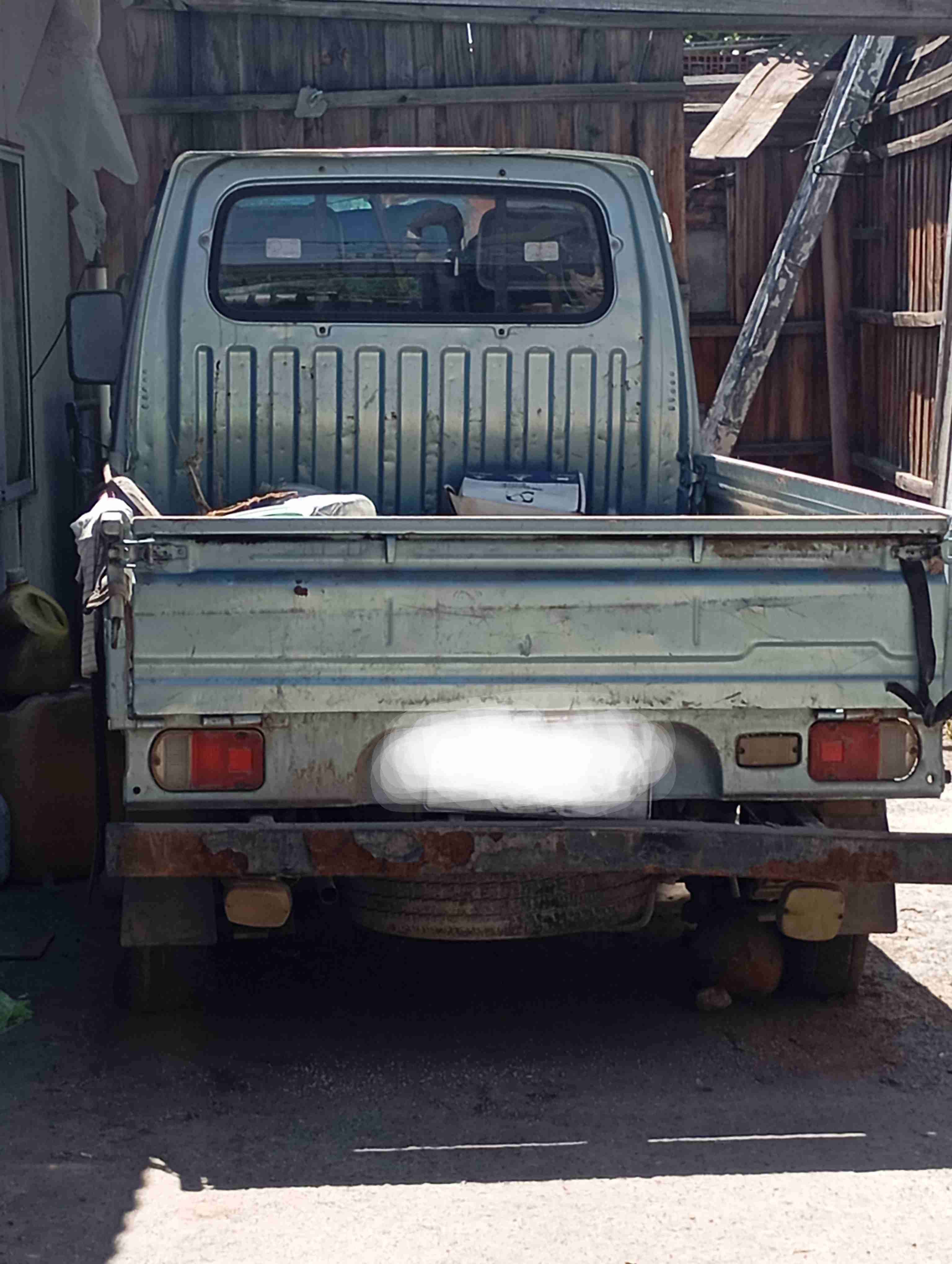 Camioneta pequeña utilitaria - miniatura 1