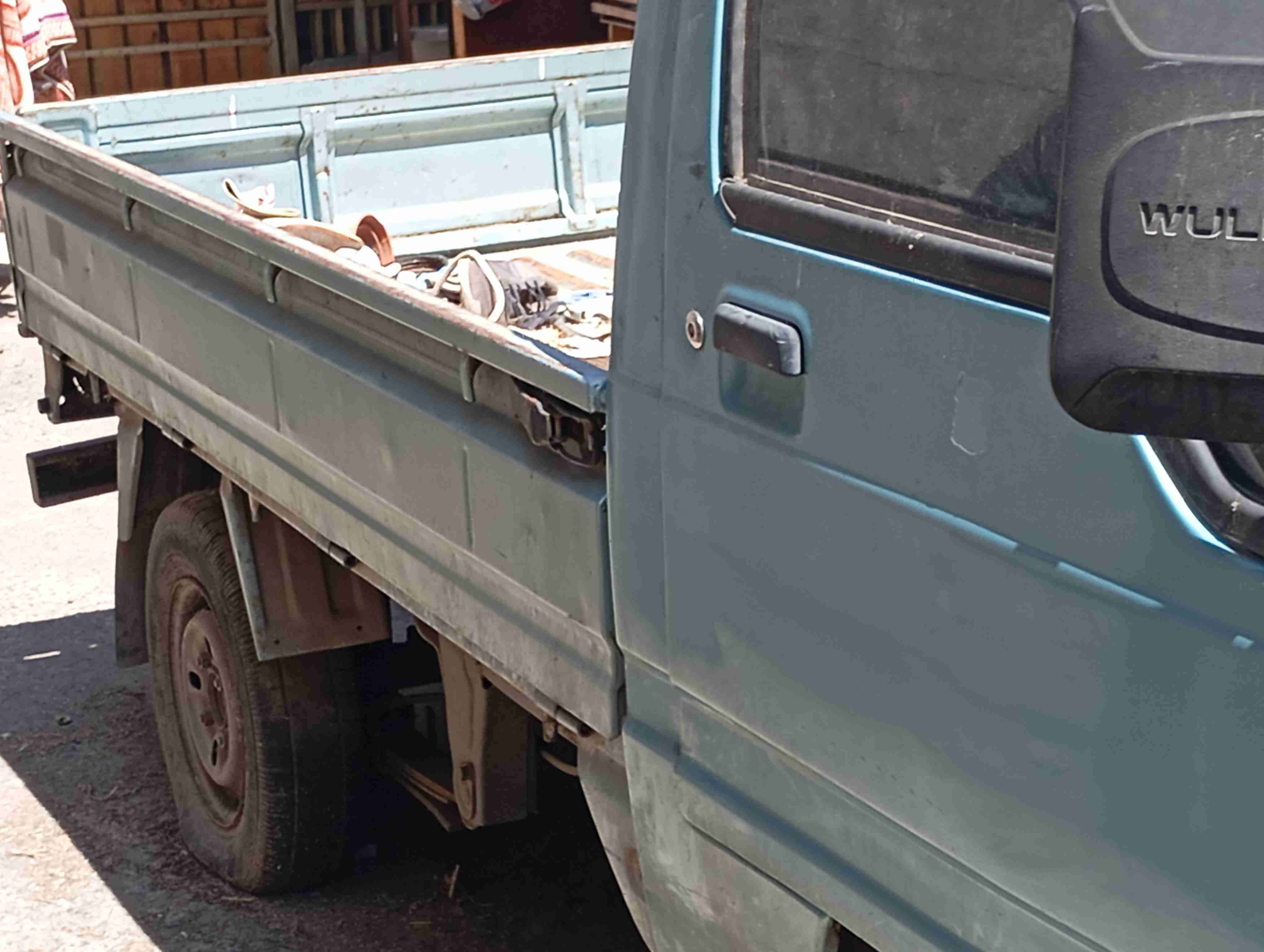 Camioneta pequeña utilitaria - miniatura 4