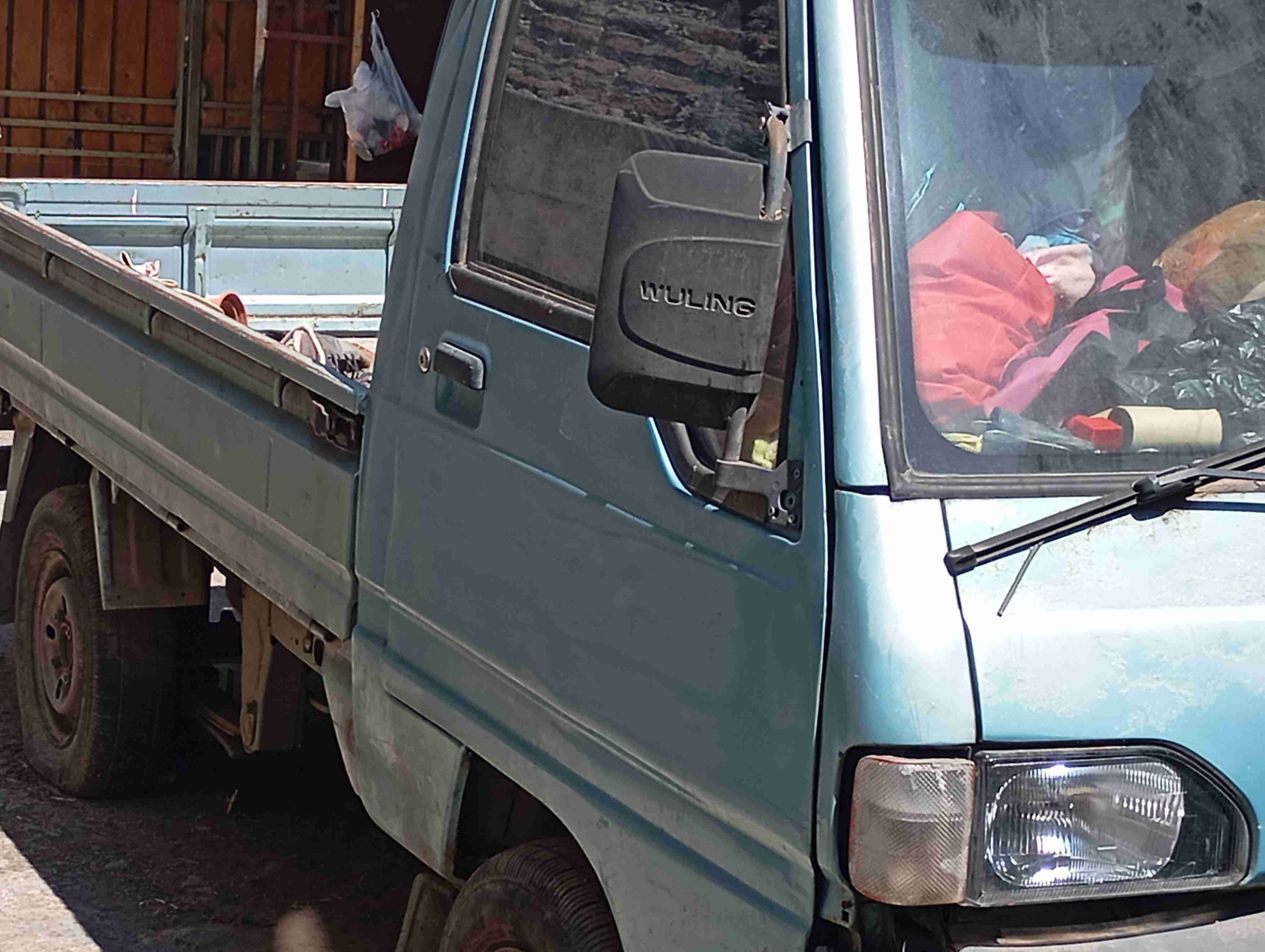 Camioneta pequeña utilitaria - miniatura 5