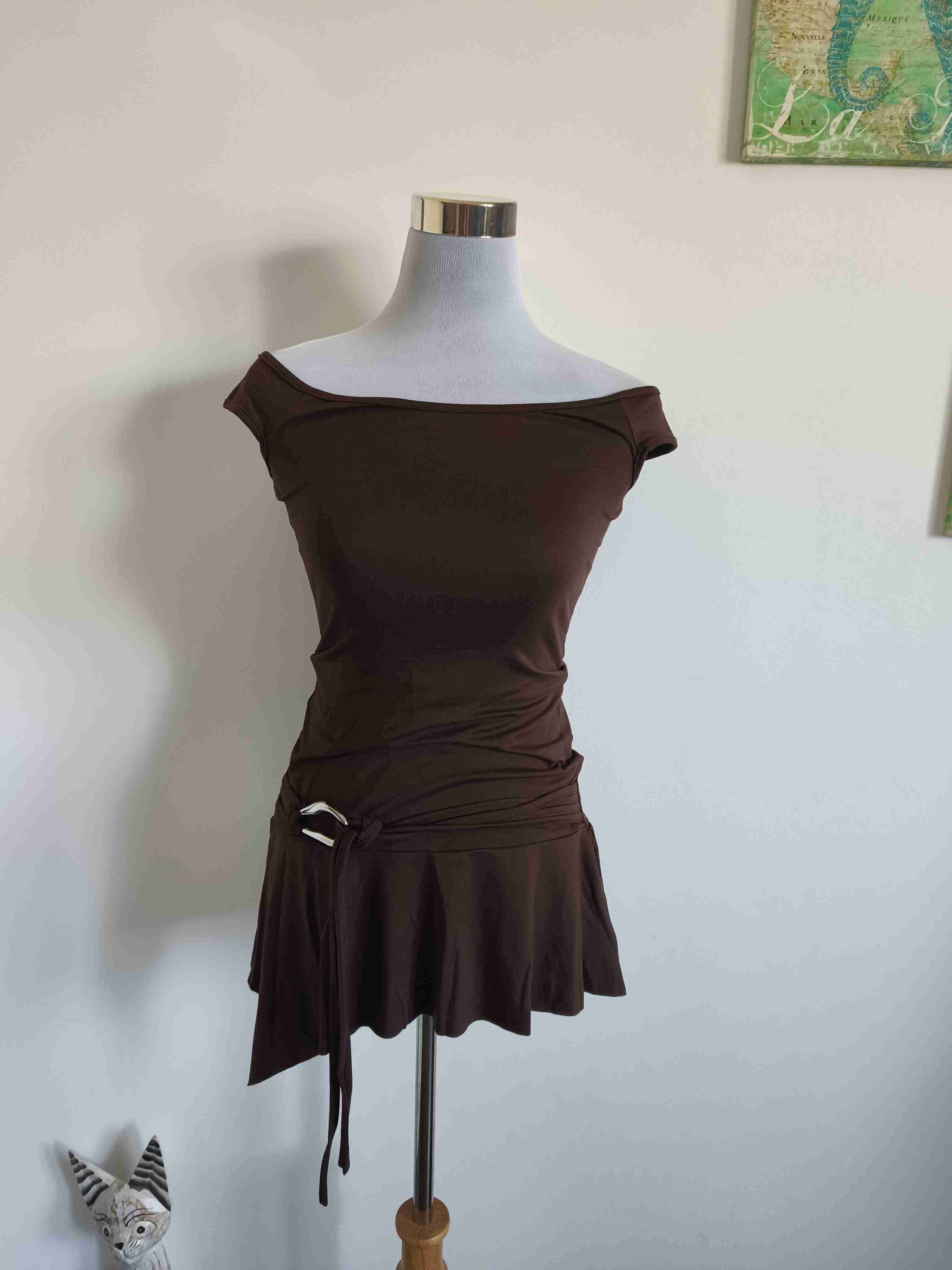 Vestido café con detalle - 2