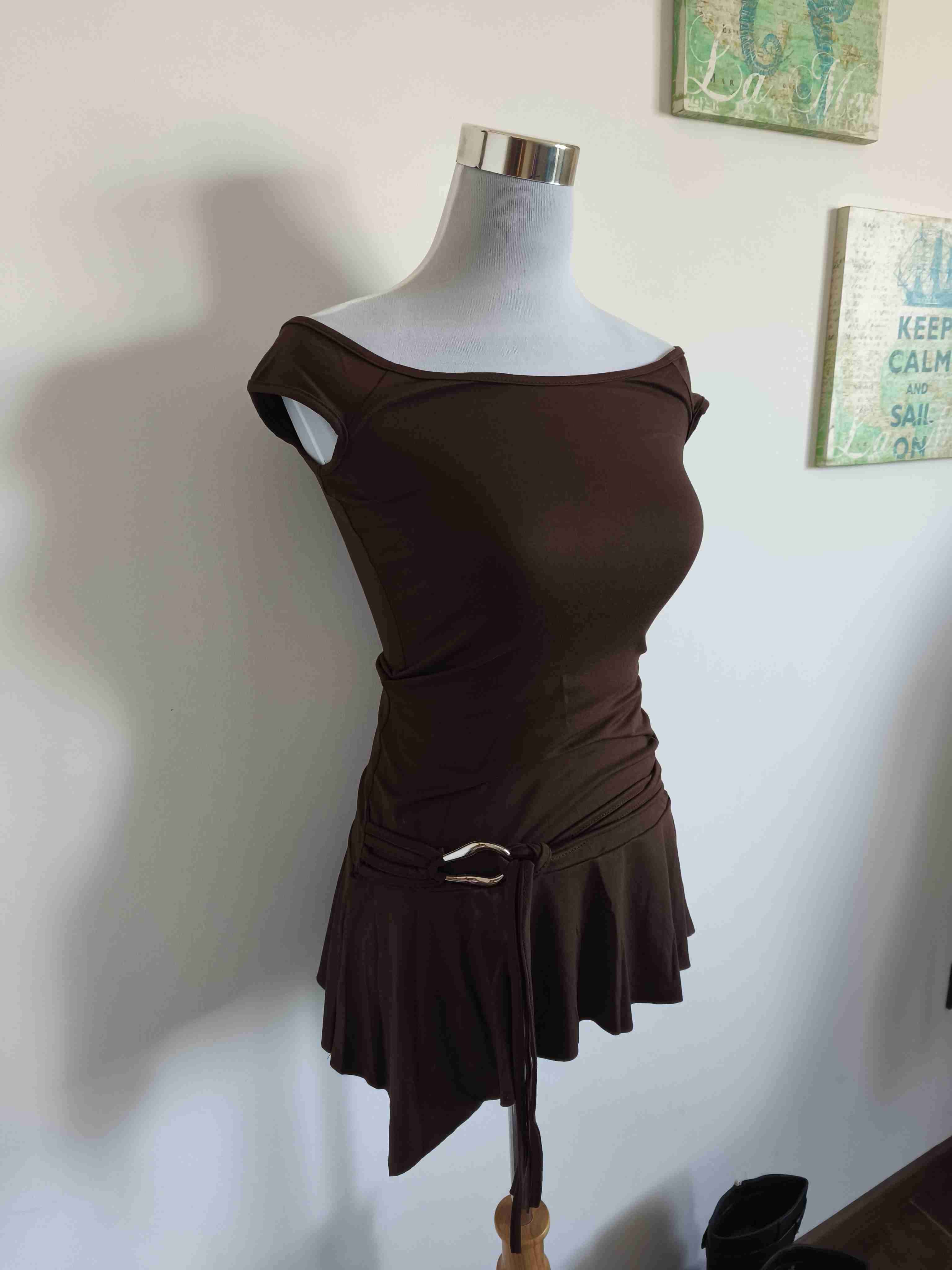 Vestido café con detalle - 3