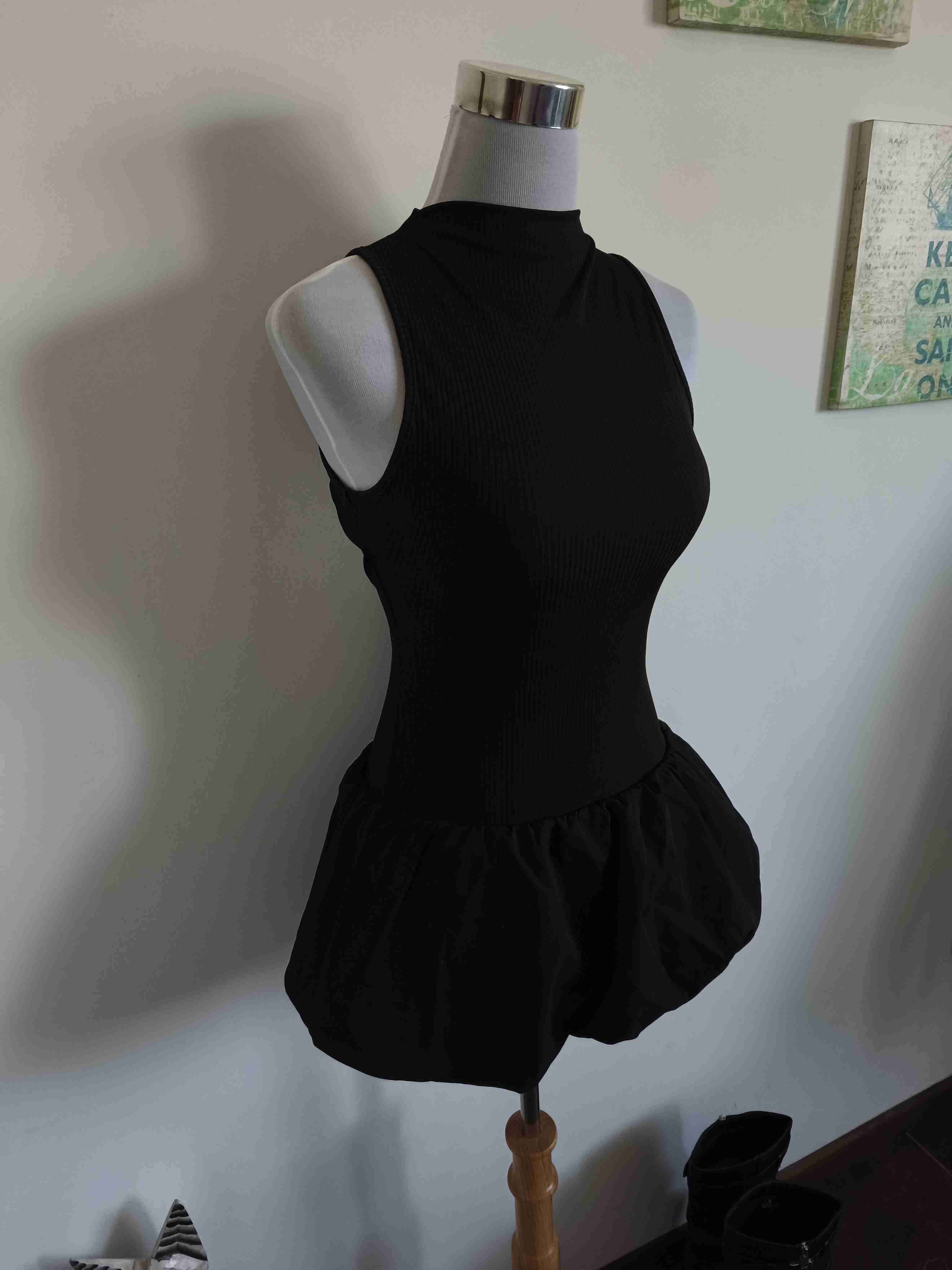 Vestido negro sin mangas - 2