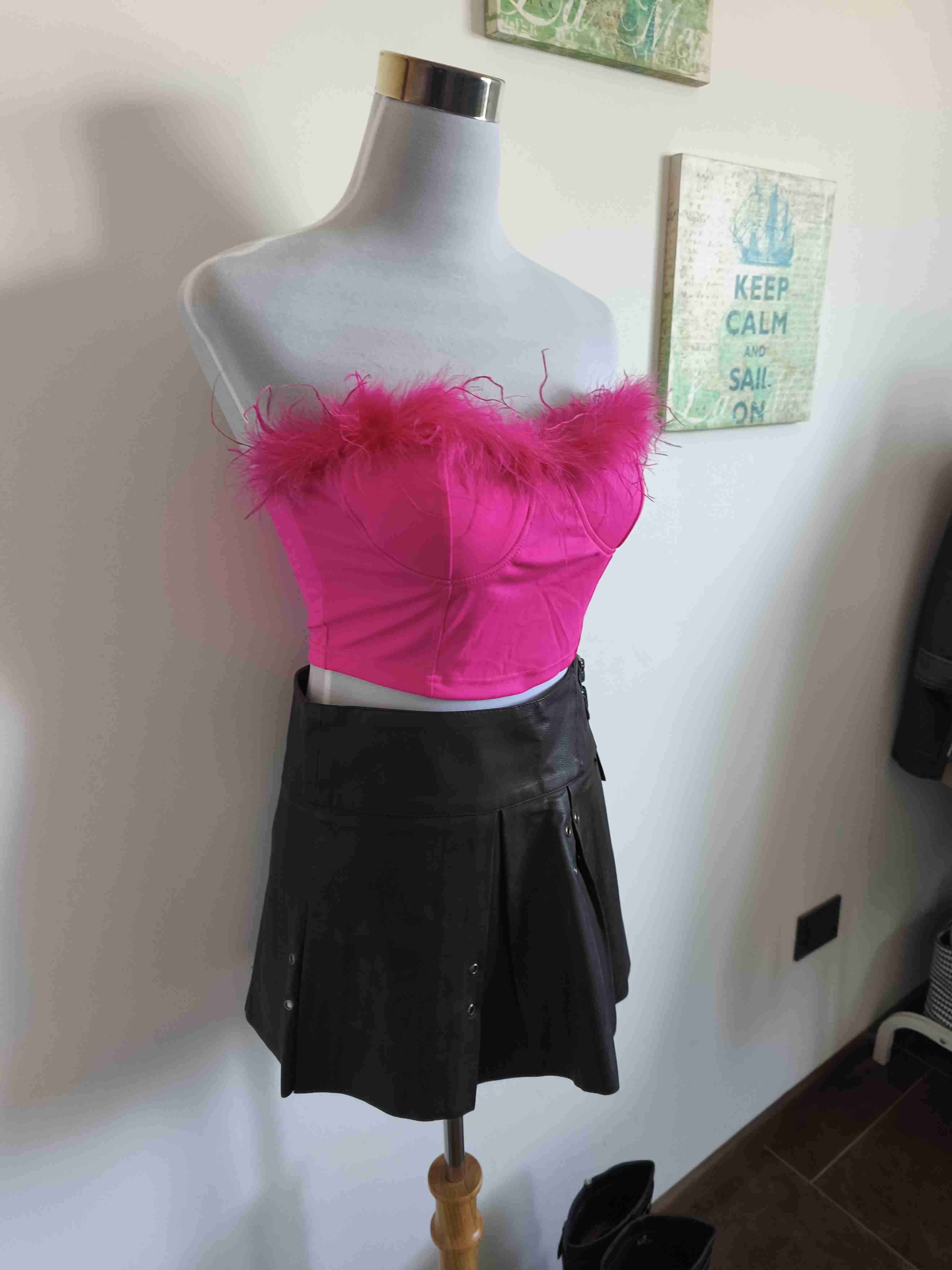 Top fucsia con plumas - 2