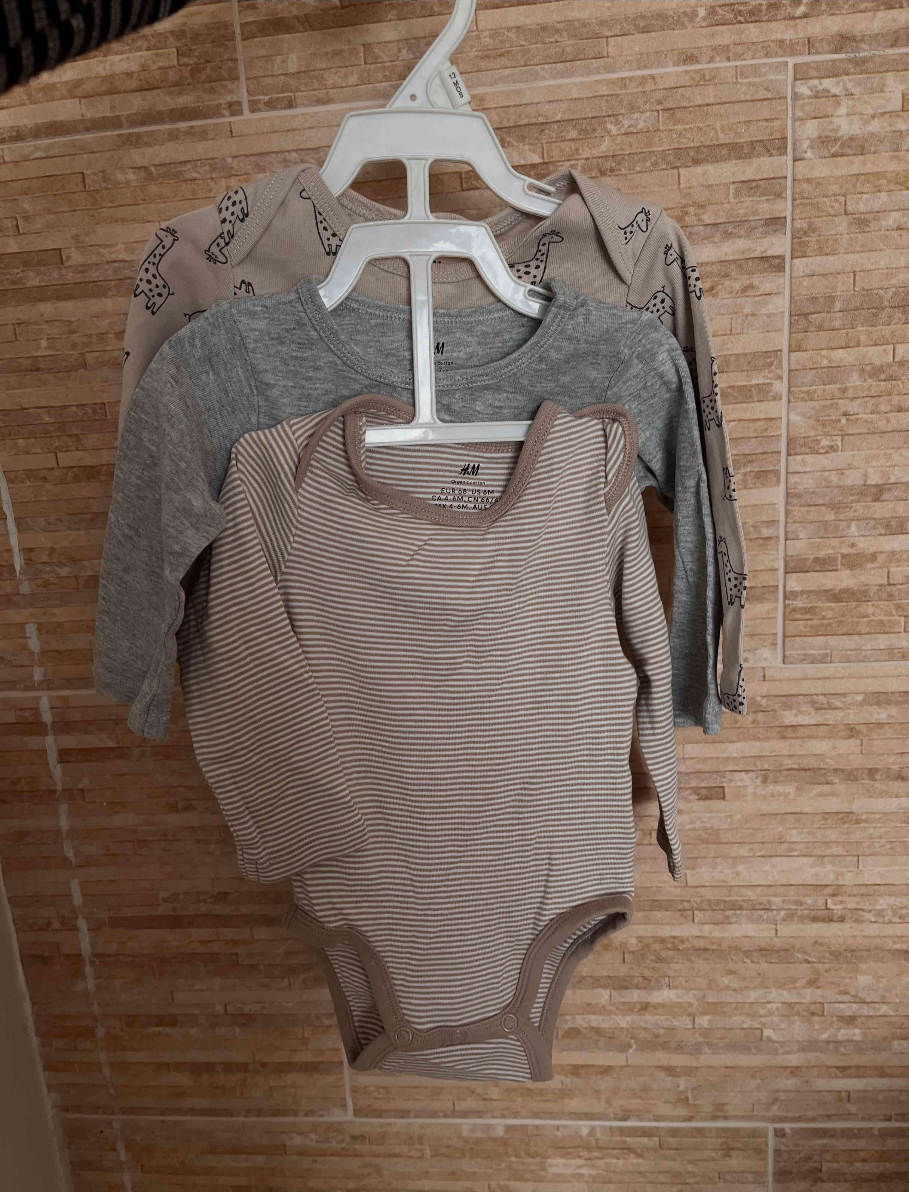 Cada Pack de bodies para bebé vale $4.500 - miniatura 2