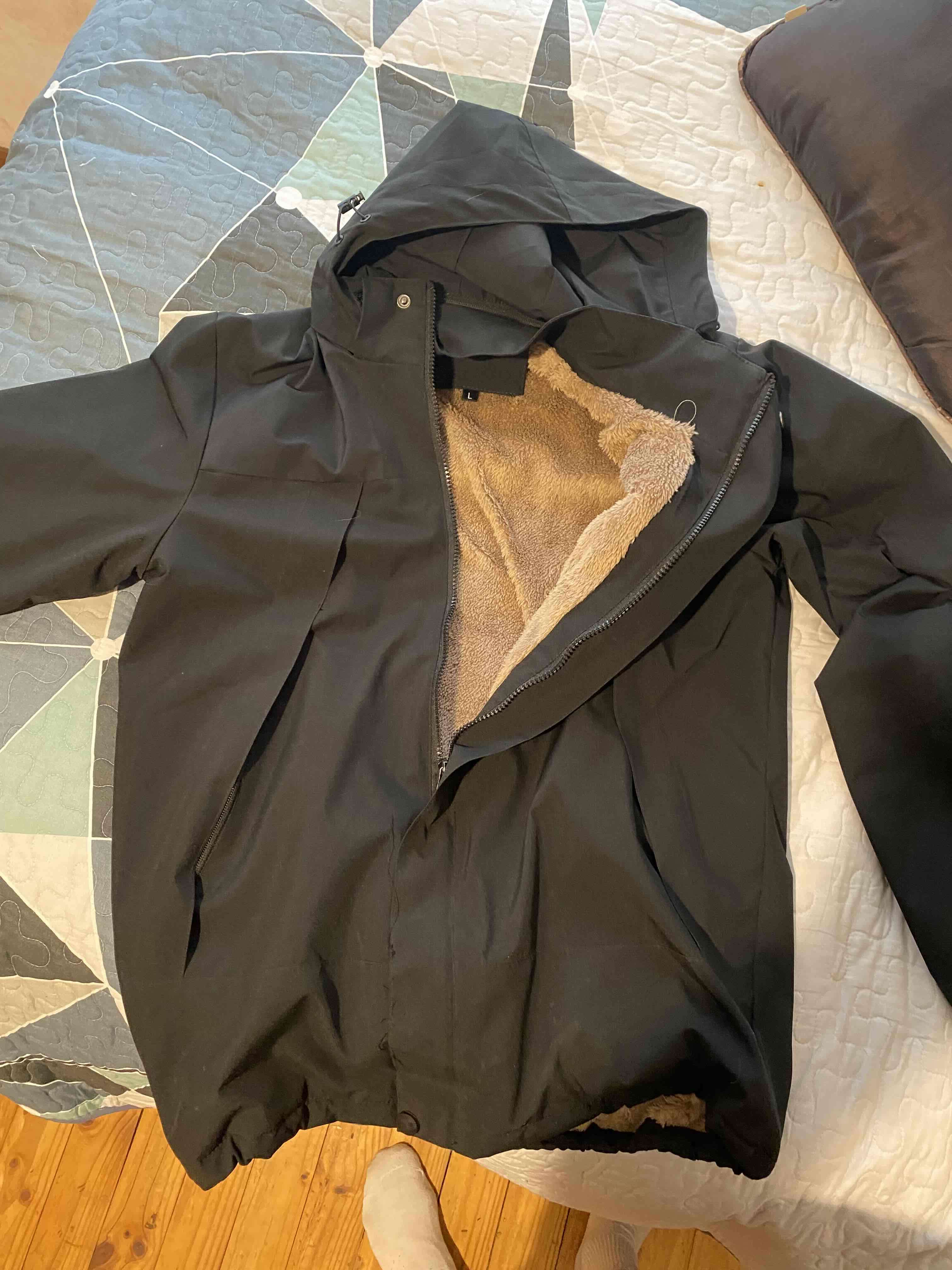 Chaqueta negra con capucha - 2