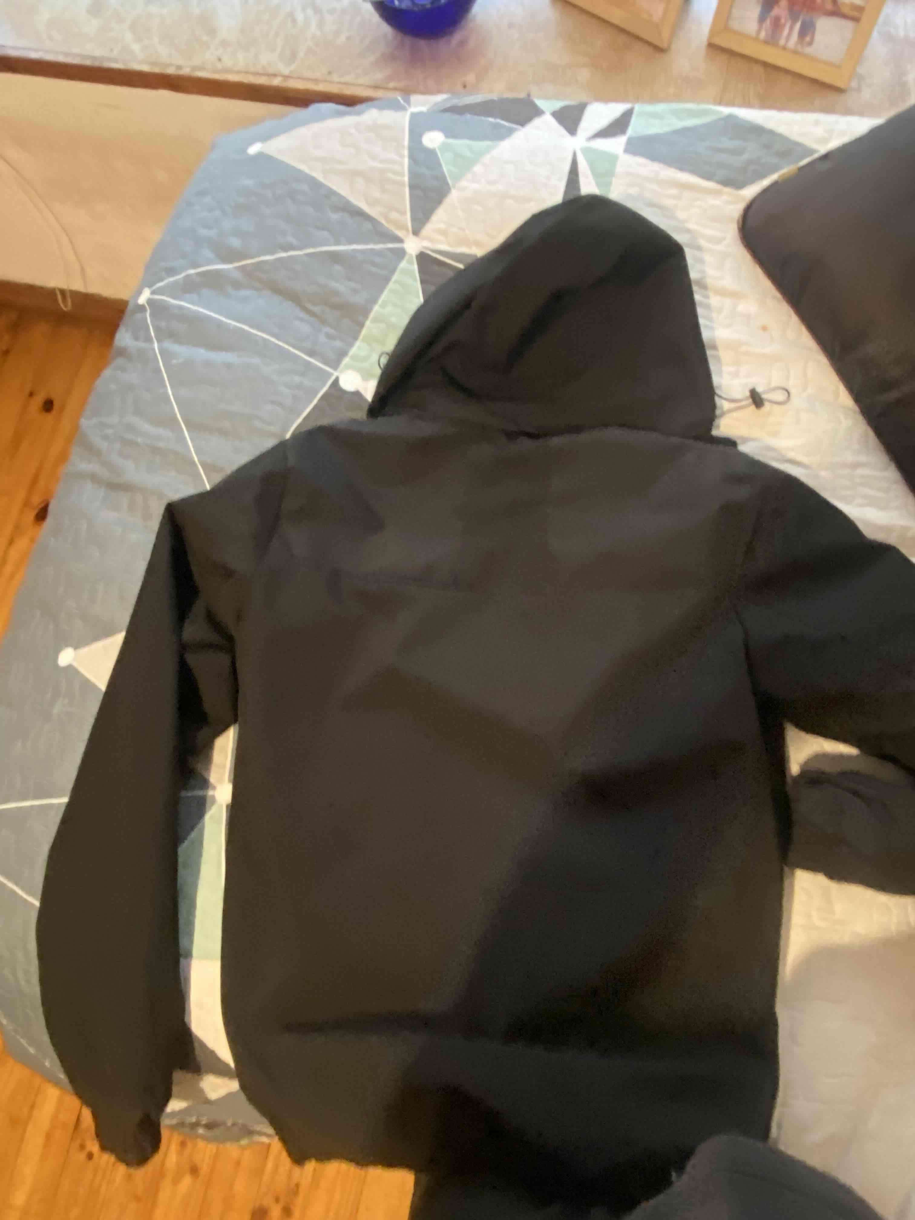 Chaqueta negra con capucha - 3