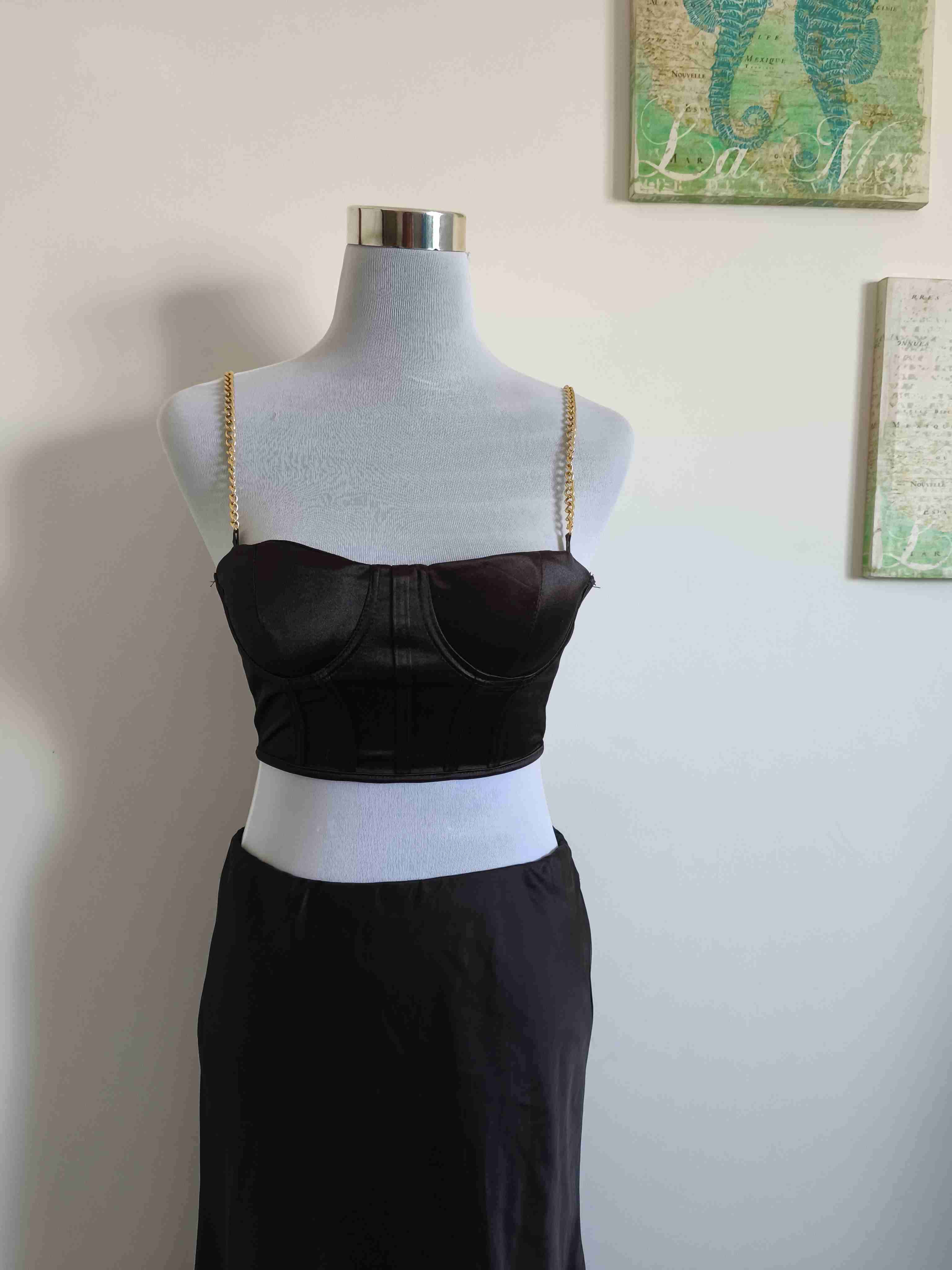 Top negro con tirantes dorados - 2
