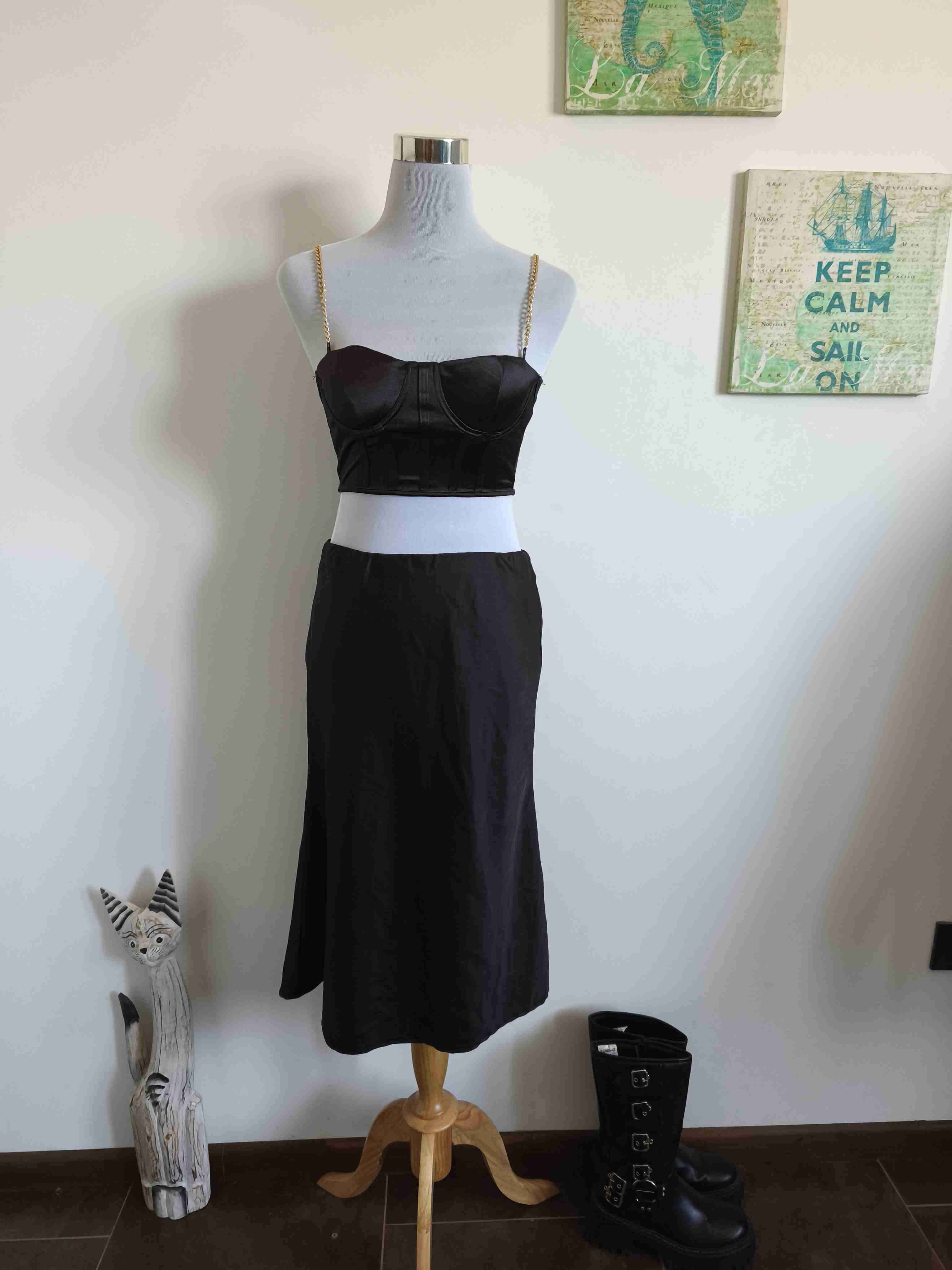 Top negro con tirantes dorados - 3