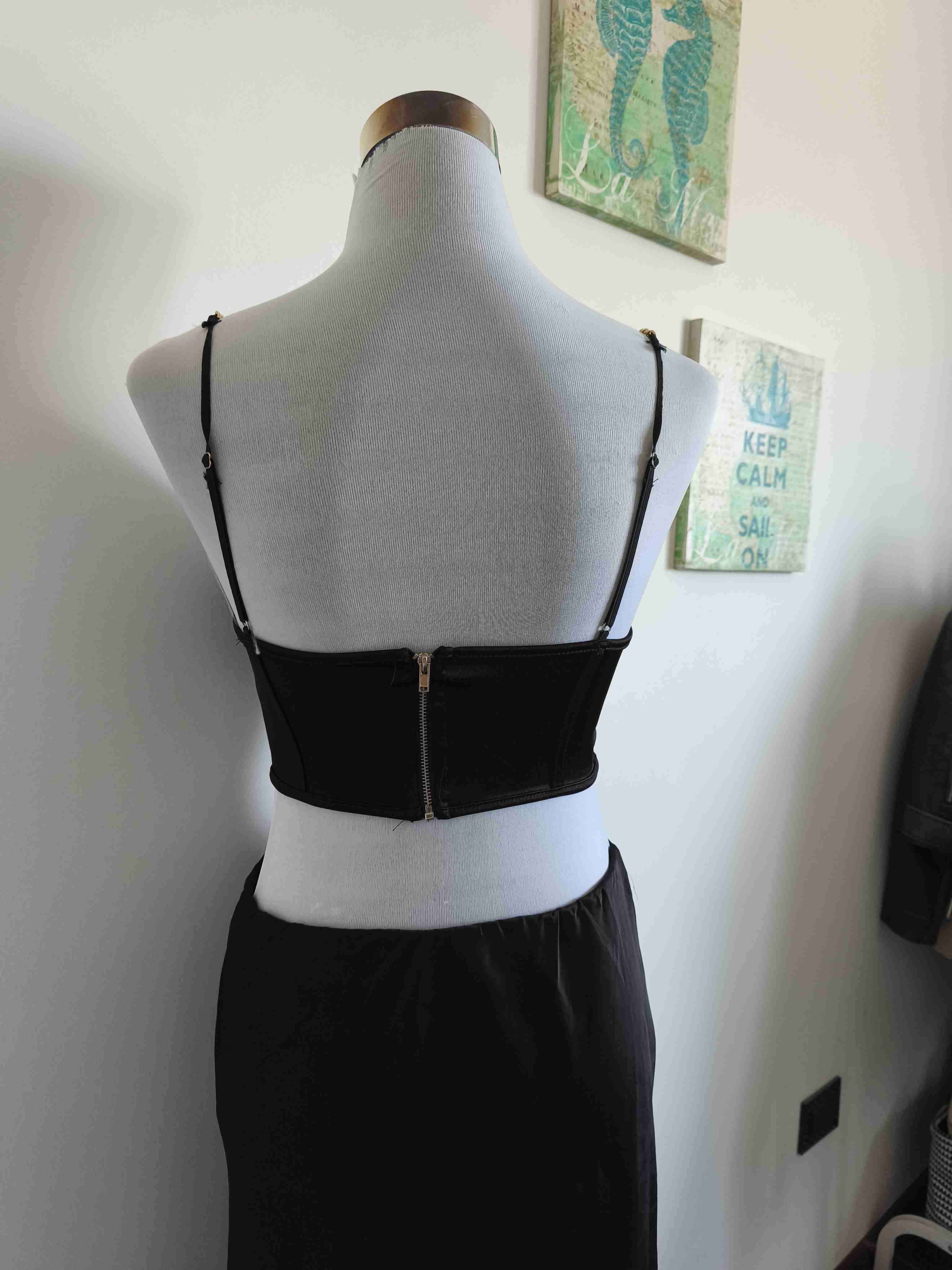 Top negro con tirantes dorados - 4