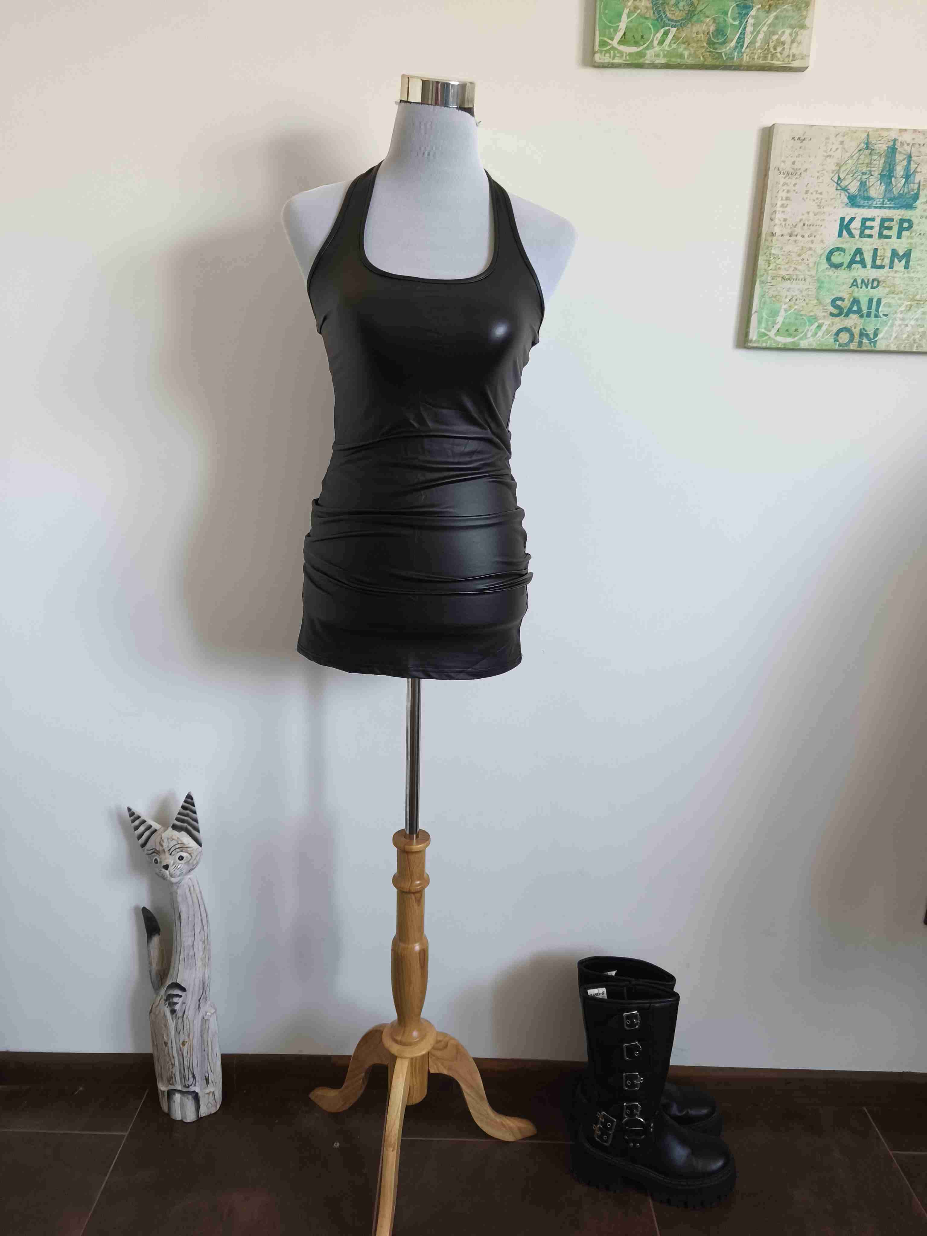 Vestido negro ajustado - 2