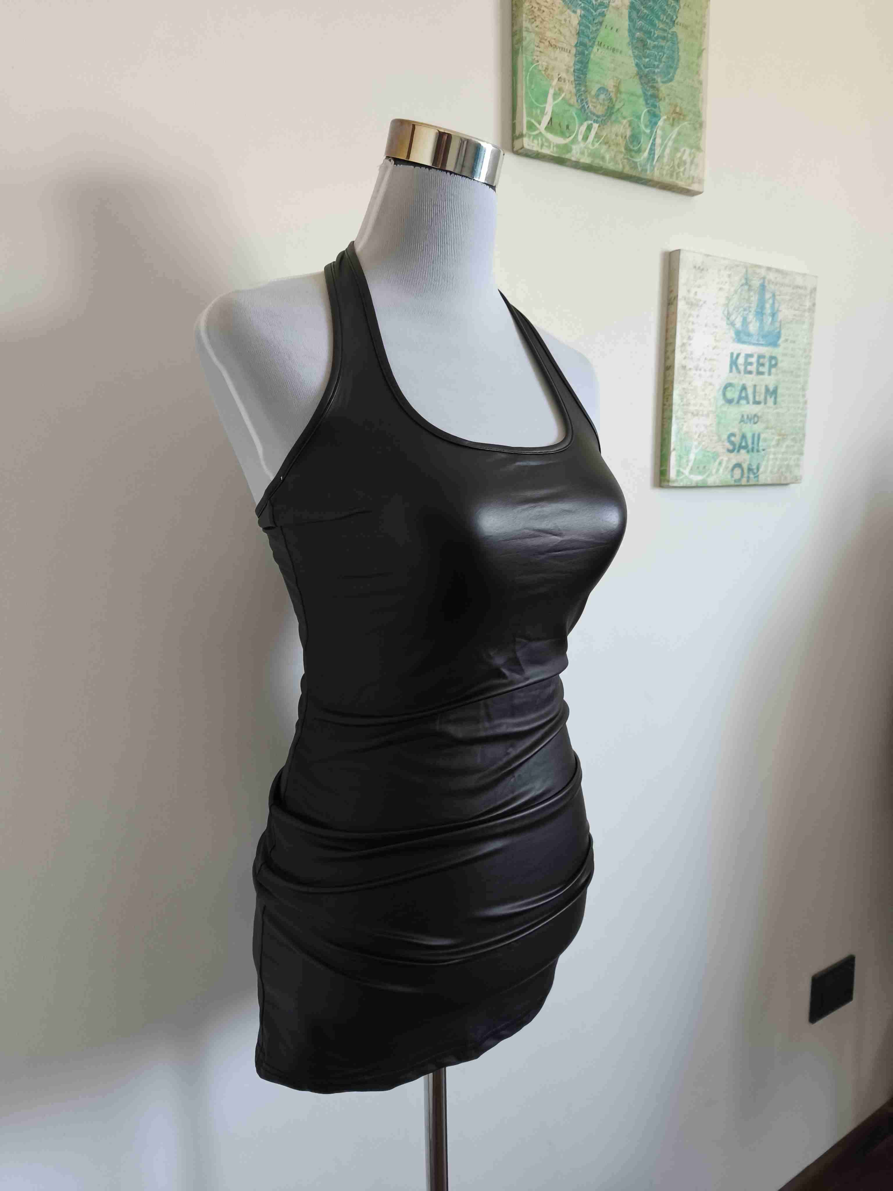 Vestido negro ajustado - 3