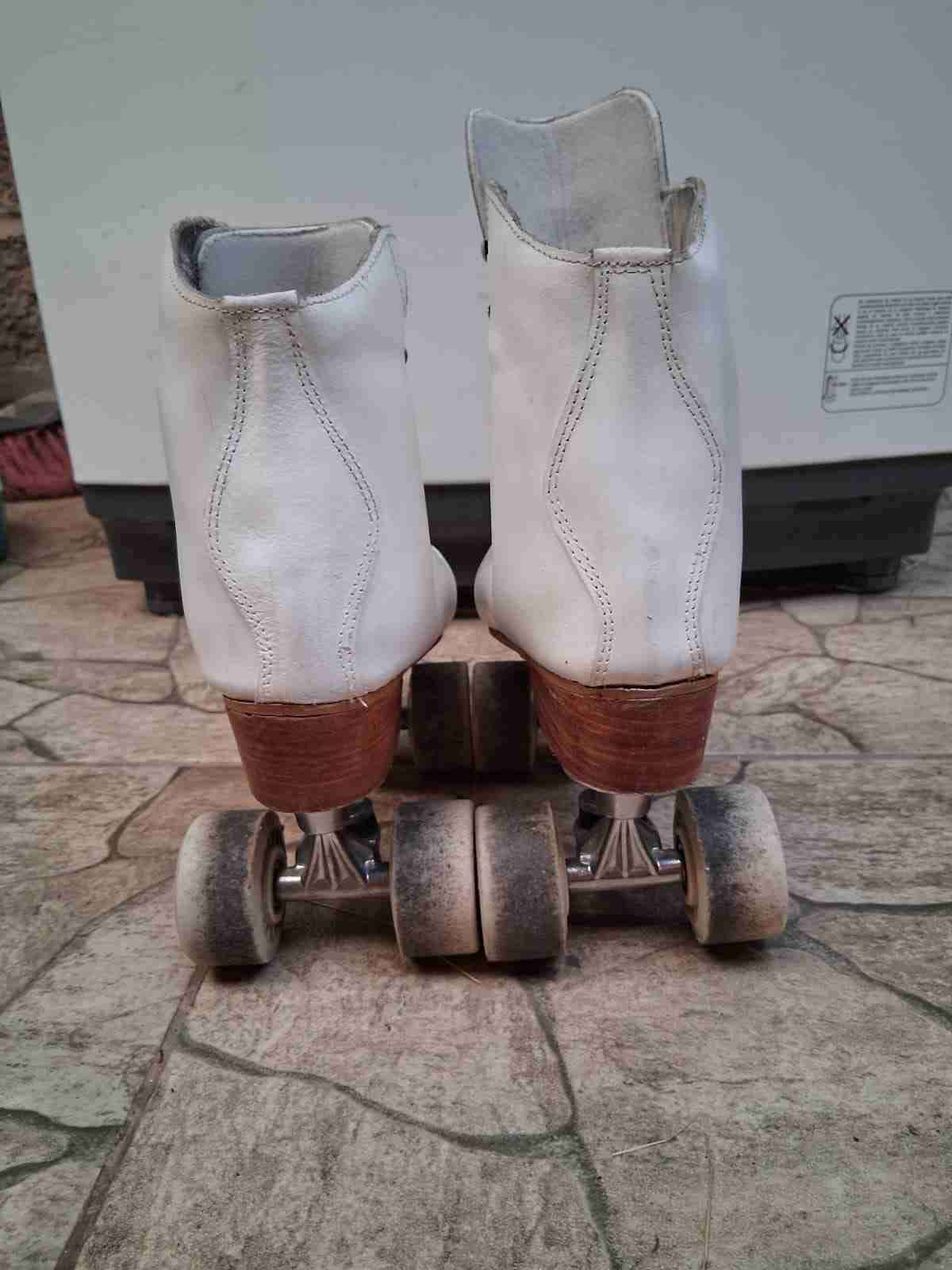 Patines artisticos de cuatro ruedas blancos - miniatura 5