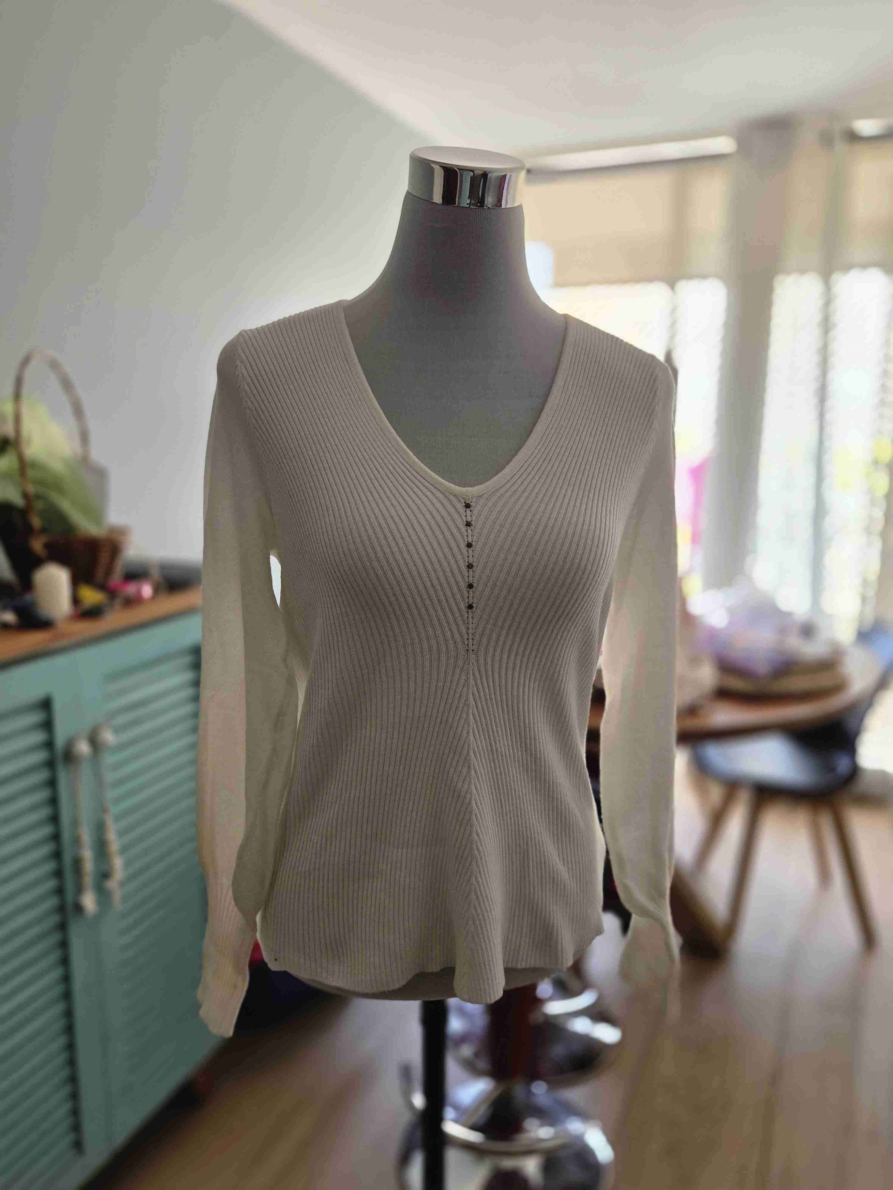 Chaleco o sweater de punto blanco