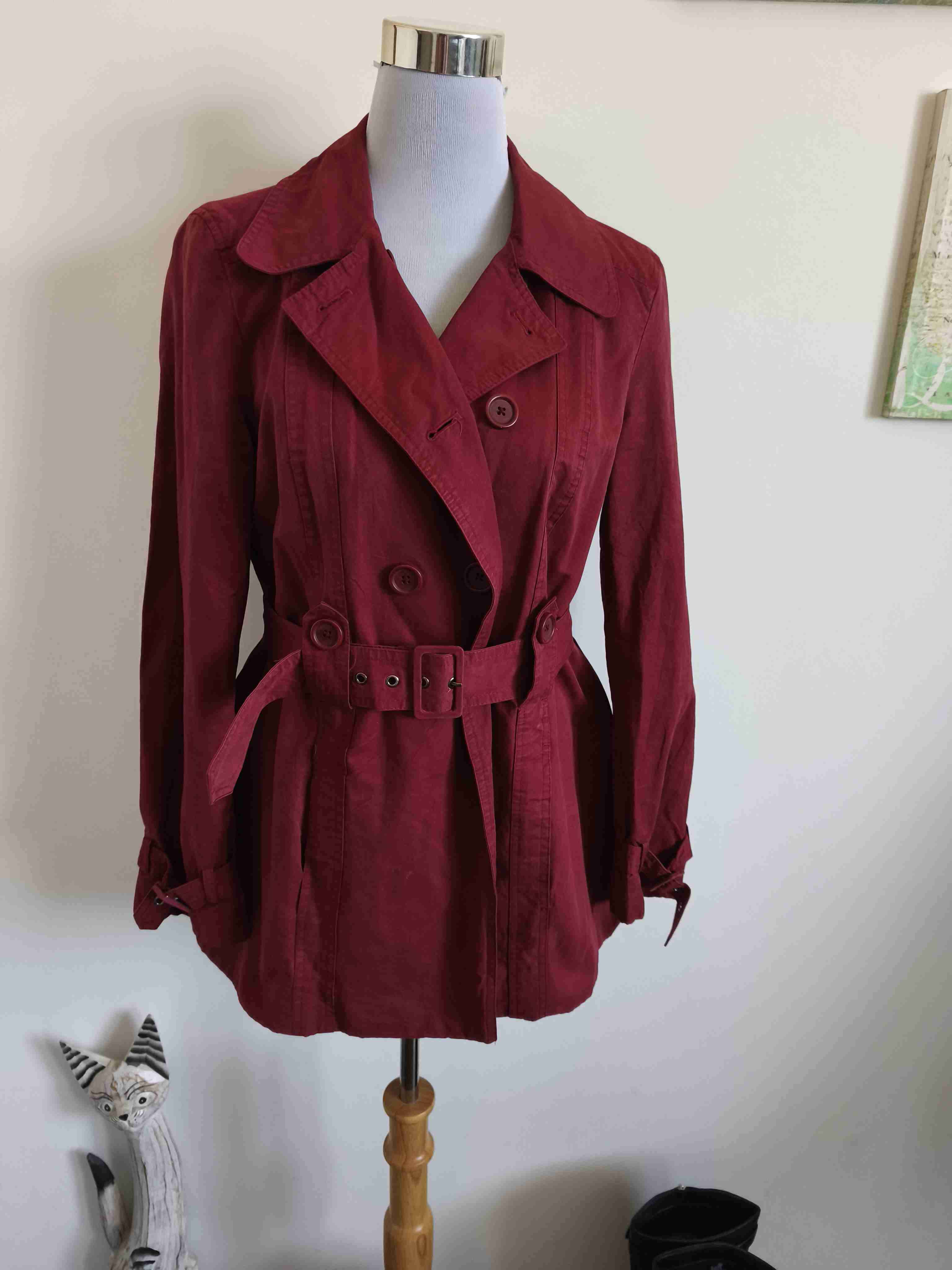 Trench rojo de mujer - miniatura 3