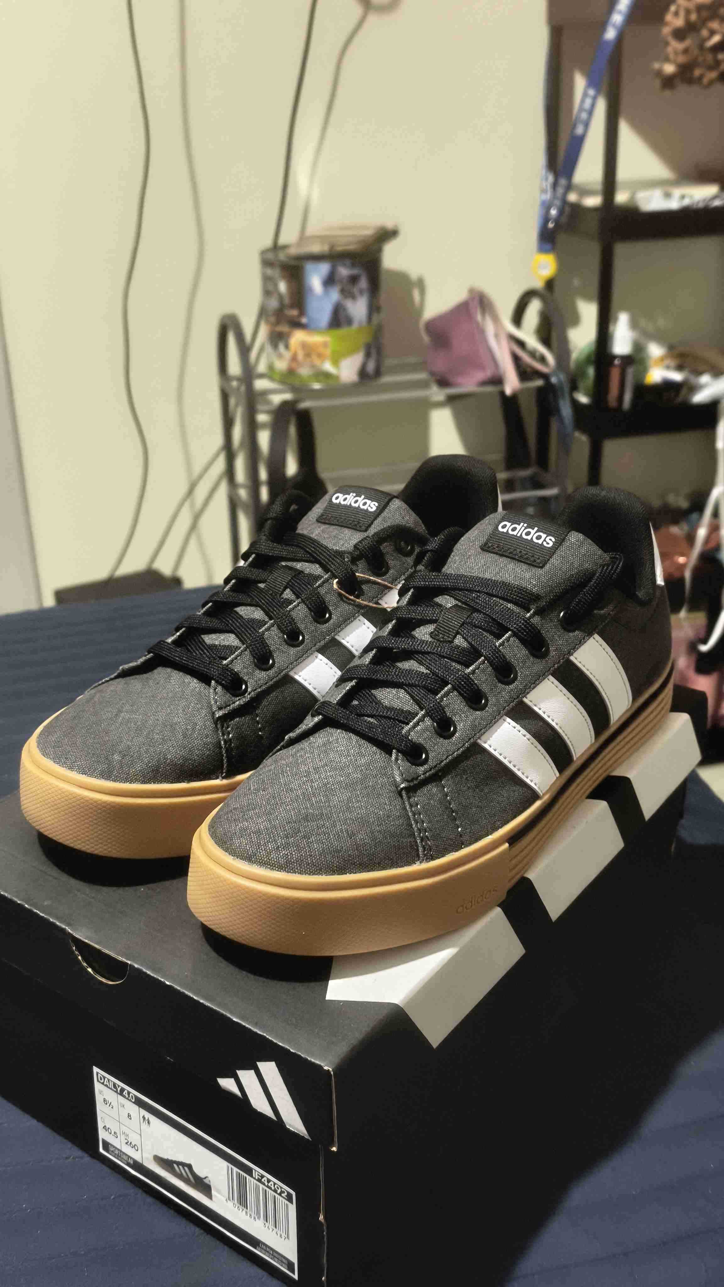 Zapatillas Adidas negras con logo - miniatura 3