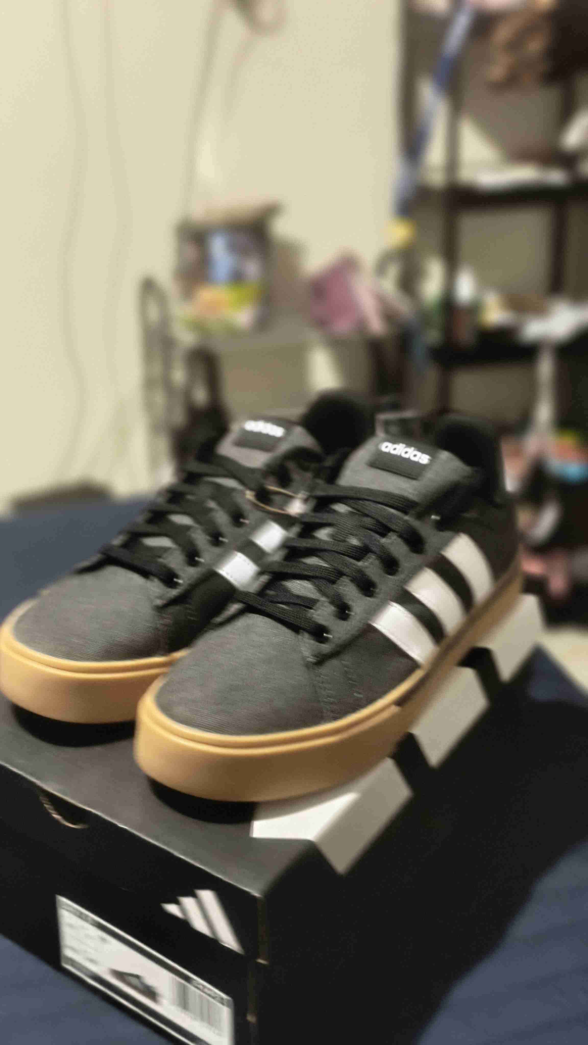 Zapatillas Adidas negras con logo - miniatura 4