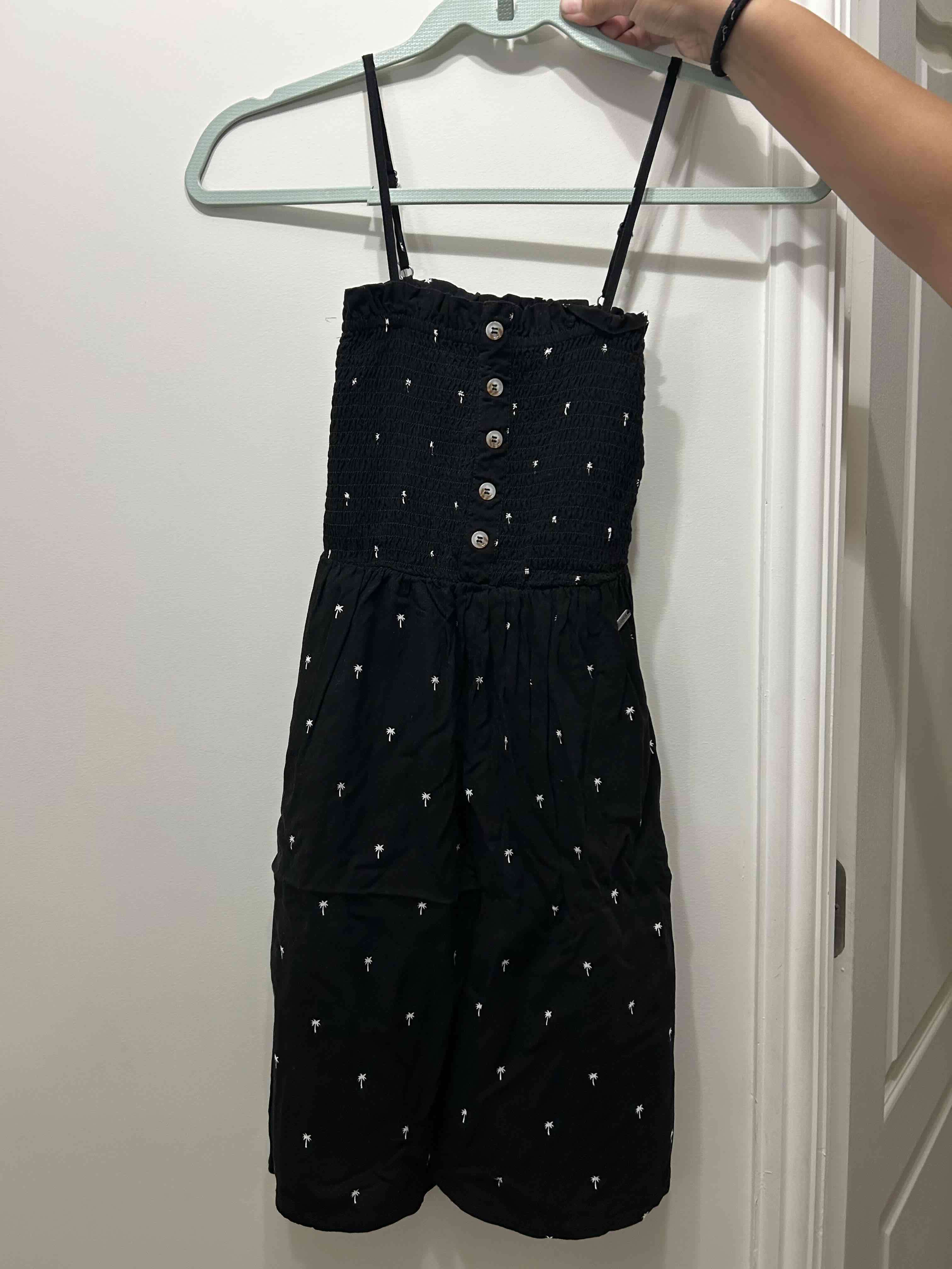 Vestido negro con botones