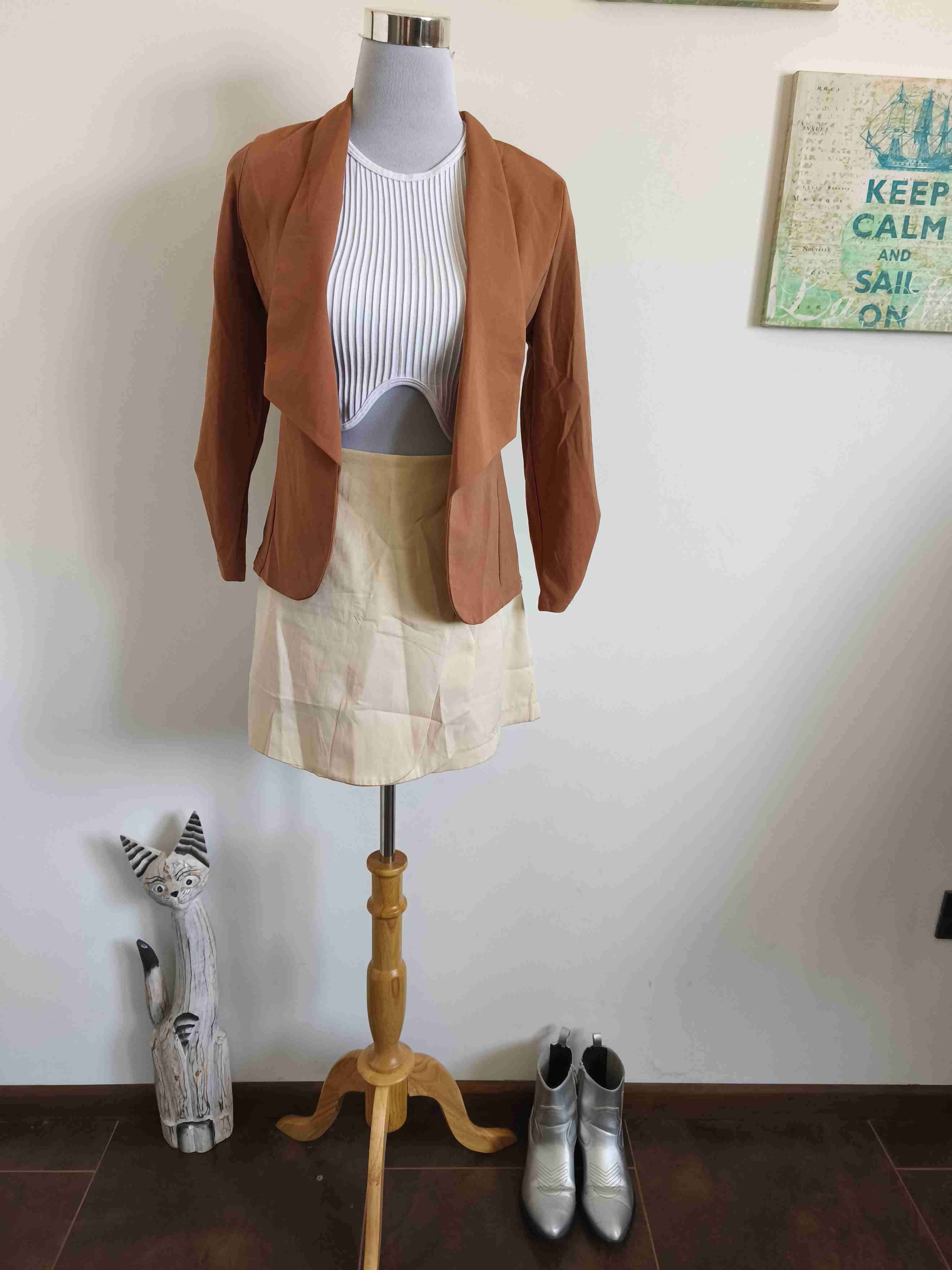 Blazer café para mujer - miniatura 2