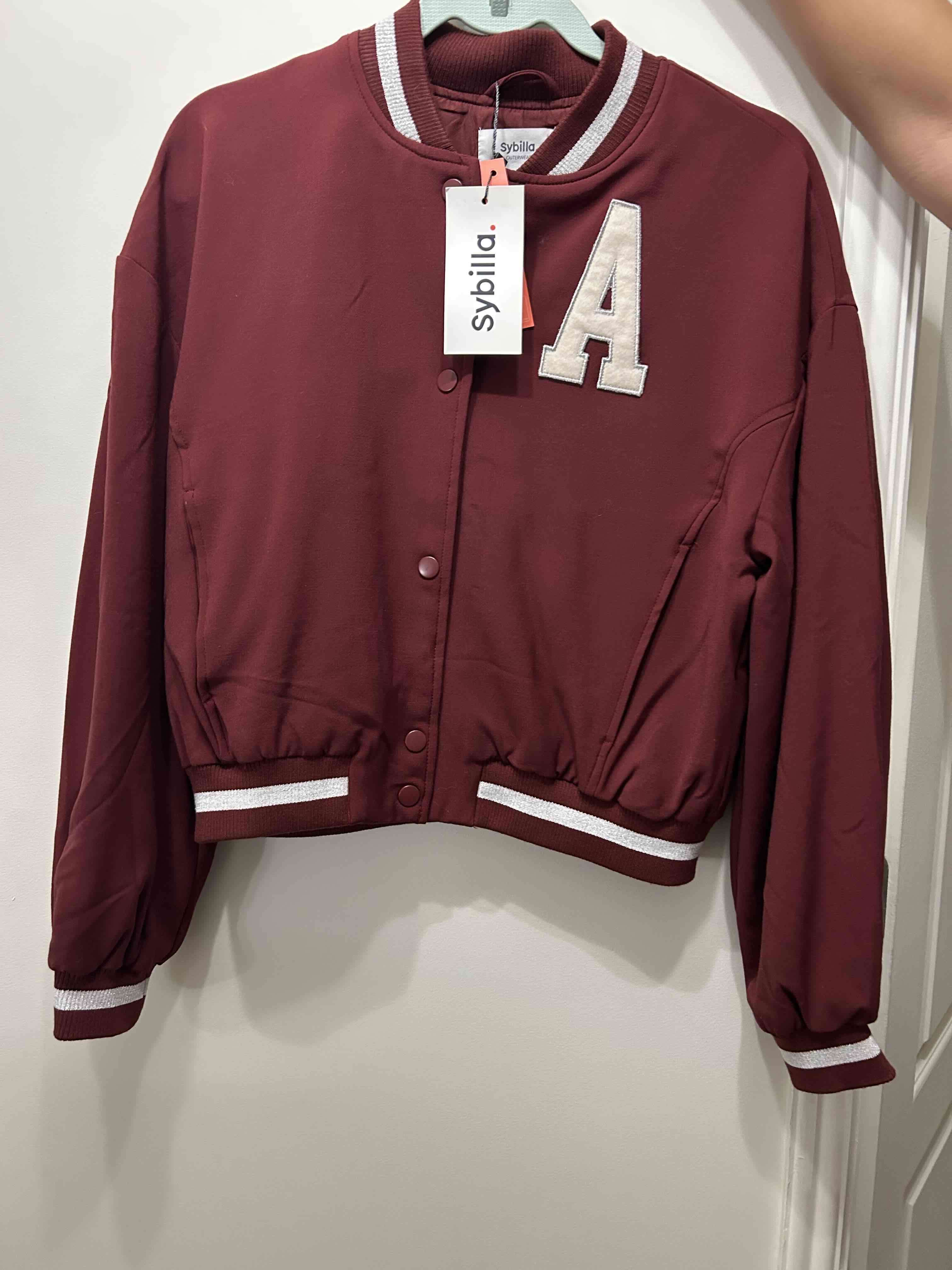 Chaqueta bomber bordó con letra - 1