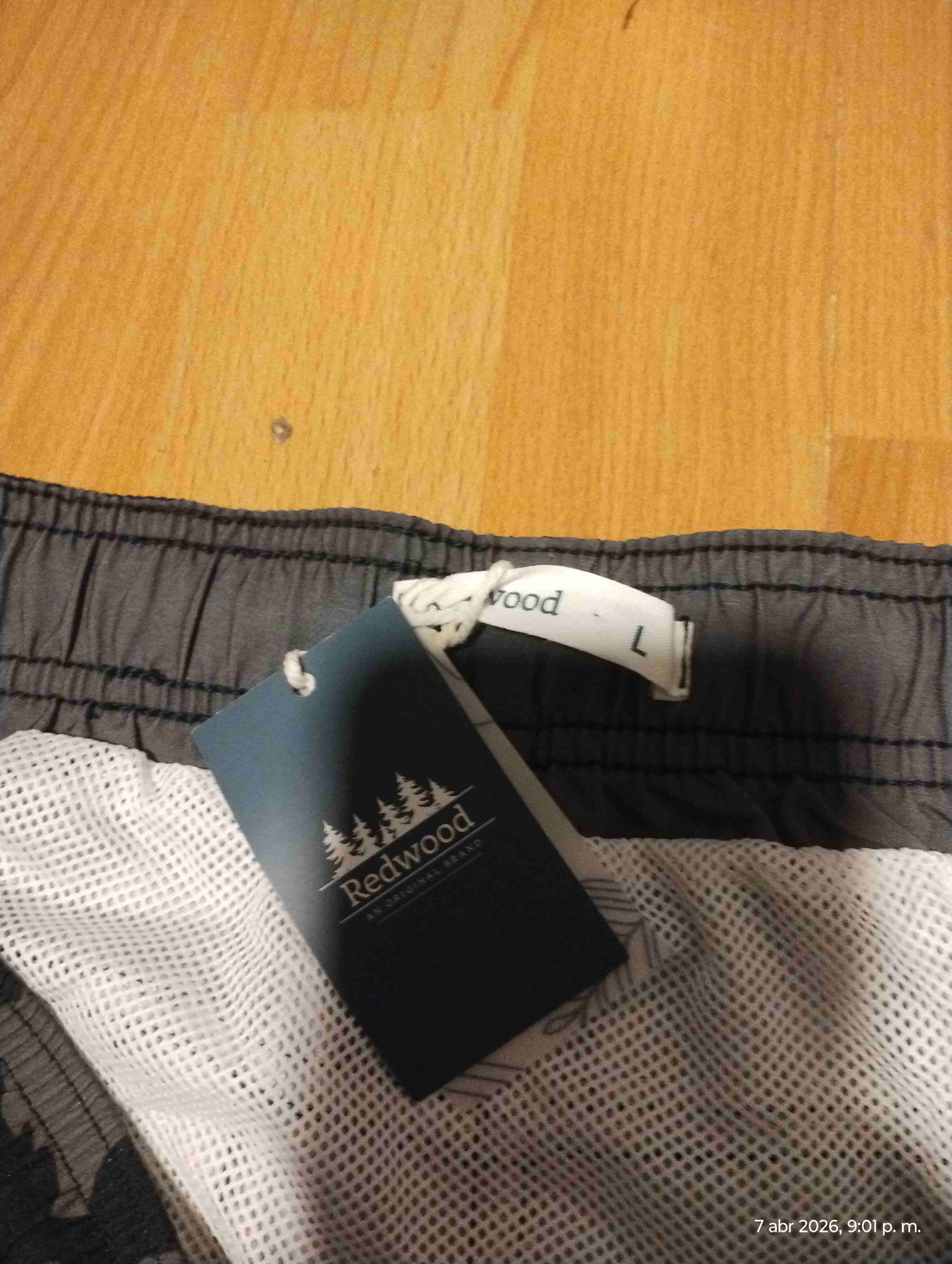 Shorts traje de baño negros con estampado - miniatura 3