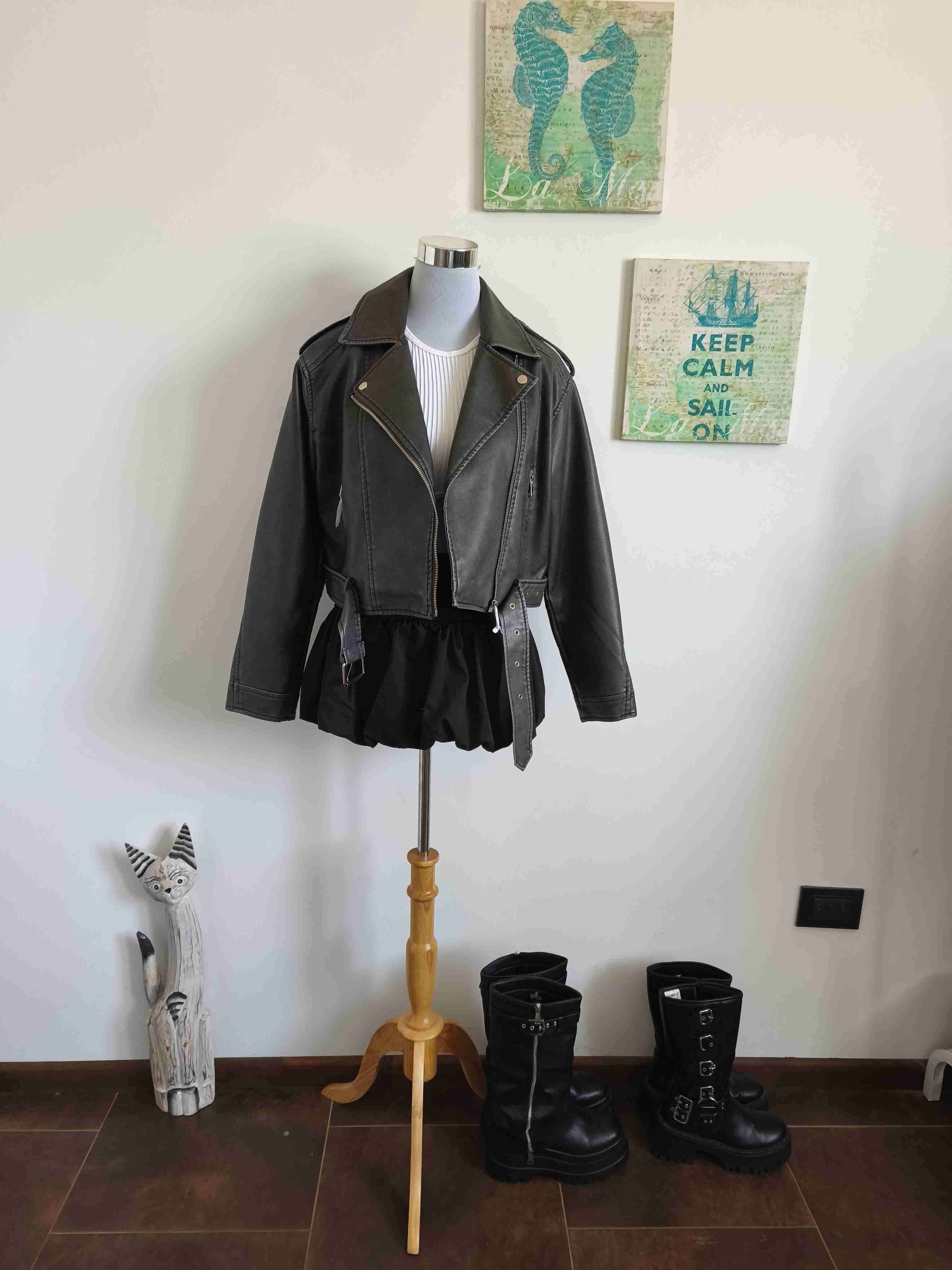 Chaqueta de cuero gris estilo biker - miniatura 2