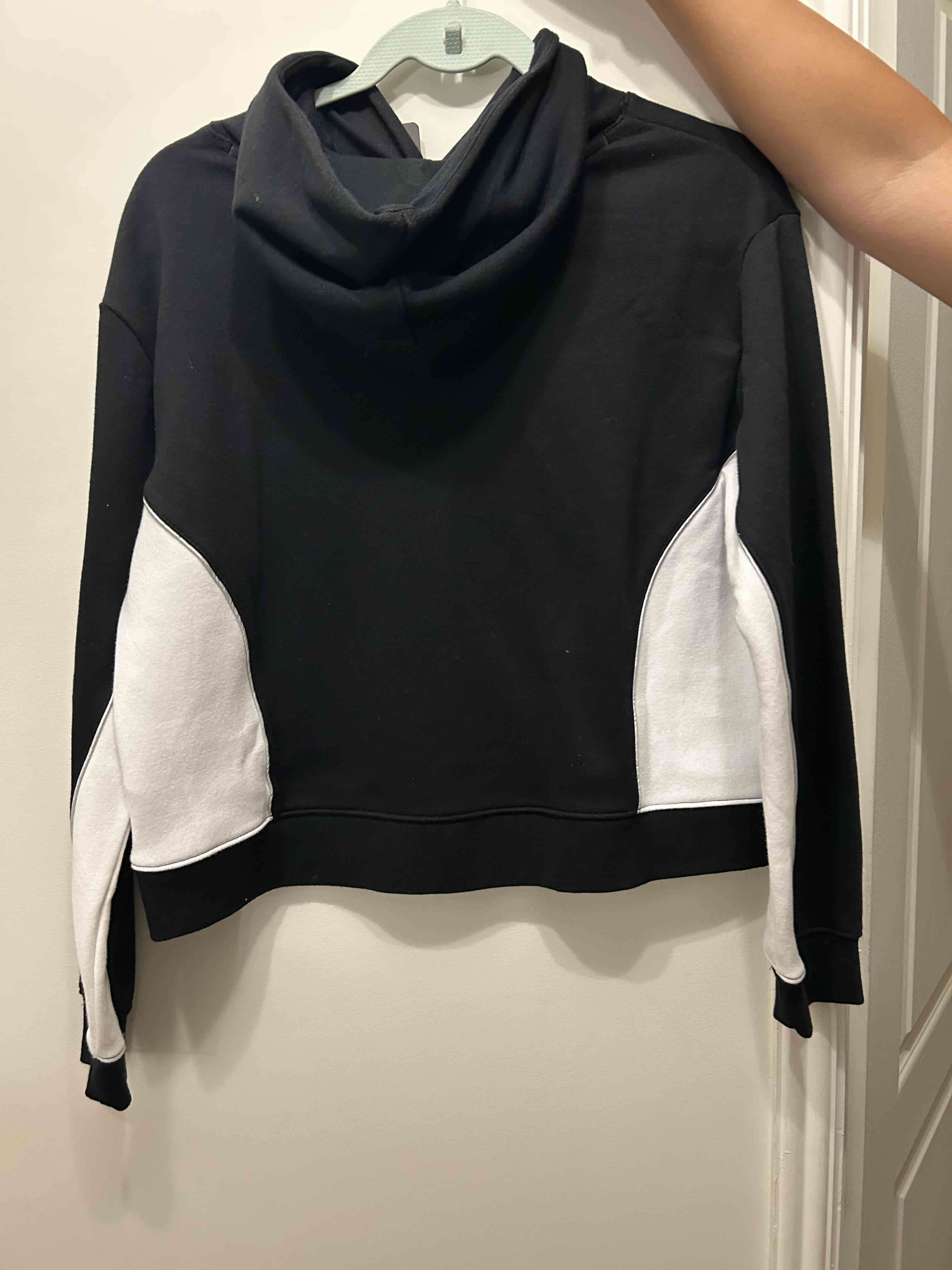 Polerón Jordan negro con logo - 2