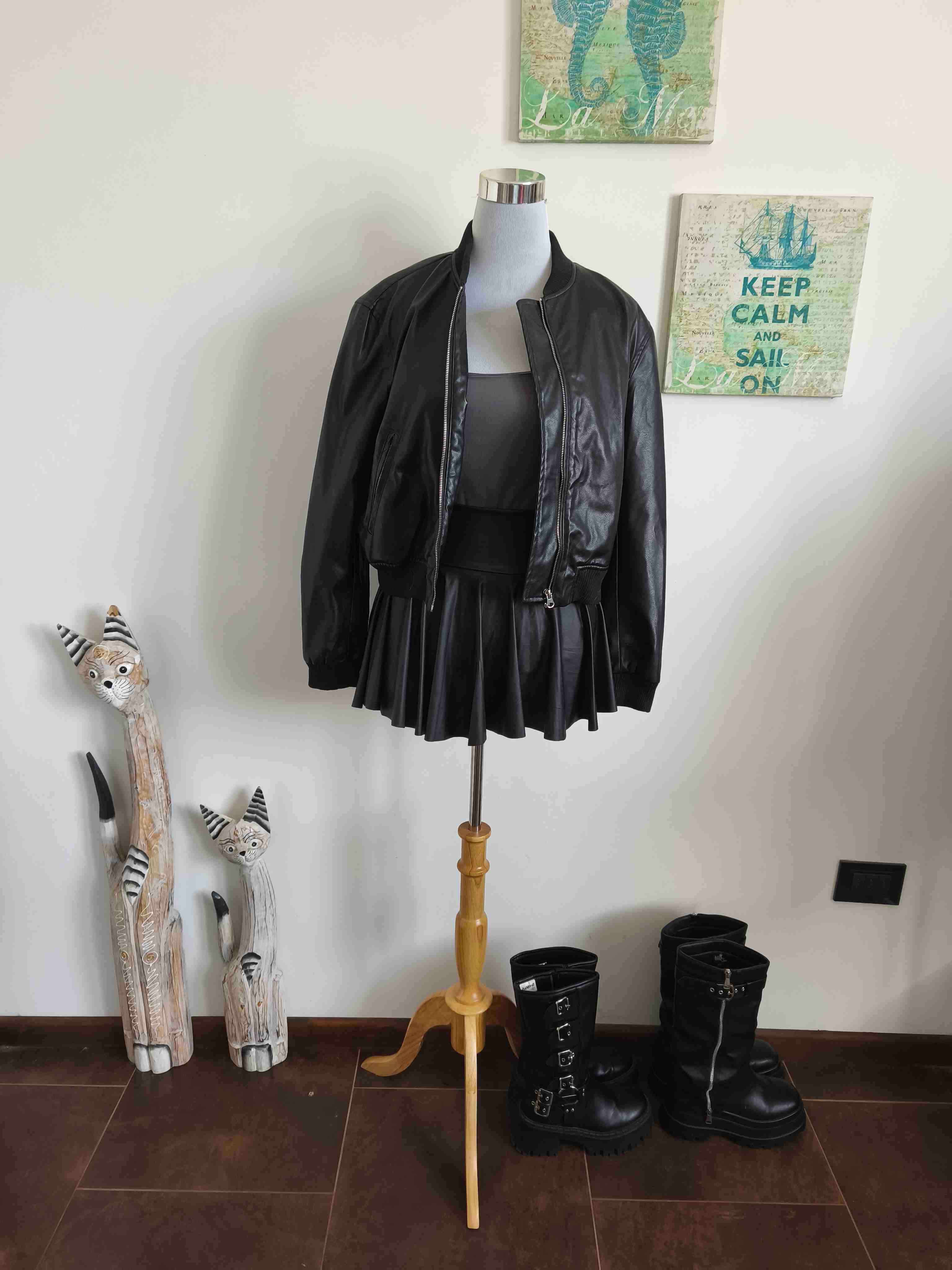 Chaqueta de cuero negra - miniatura 2