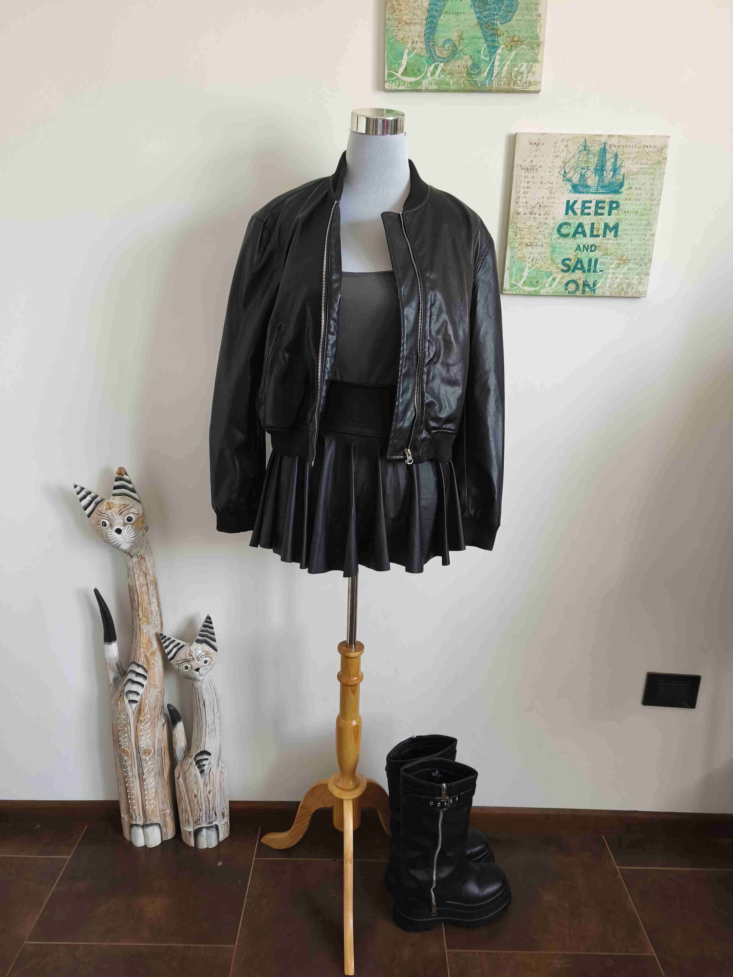 Chaqueta de cuero negra - miniatura 3