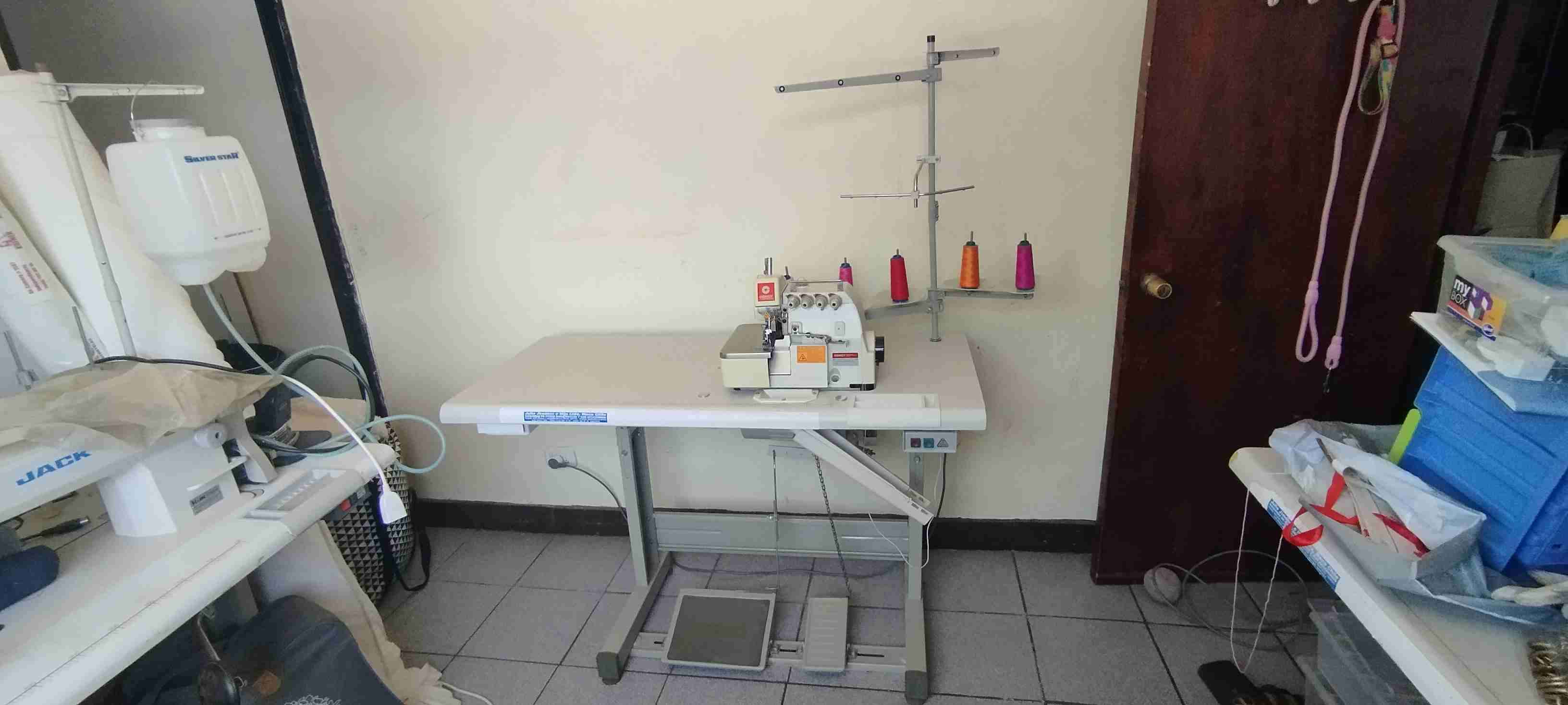 Máquina overlock industrial 5 hilos - 1