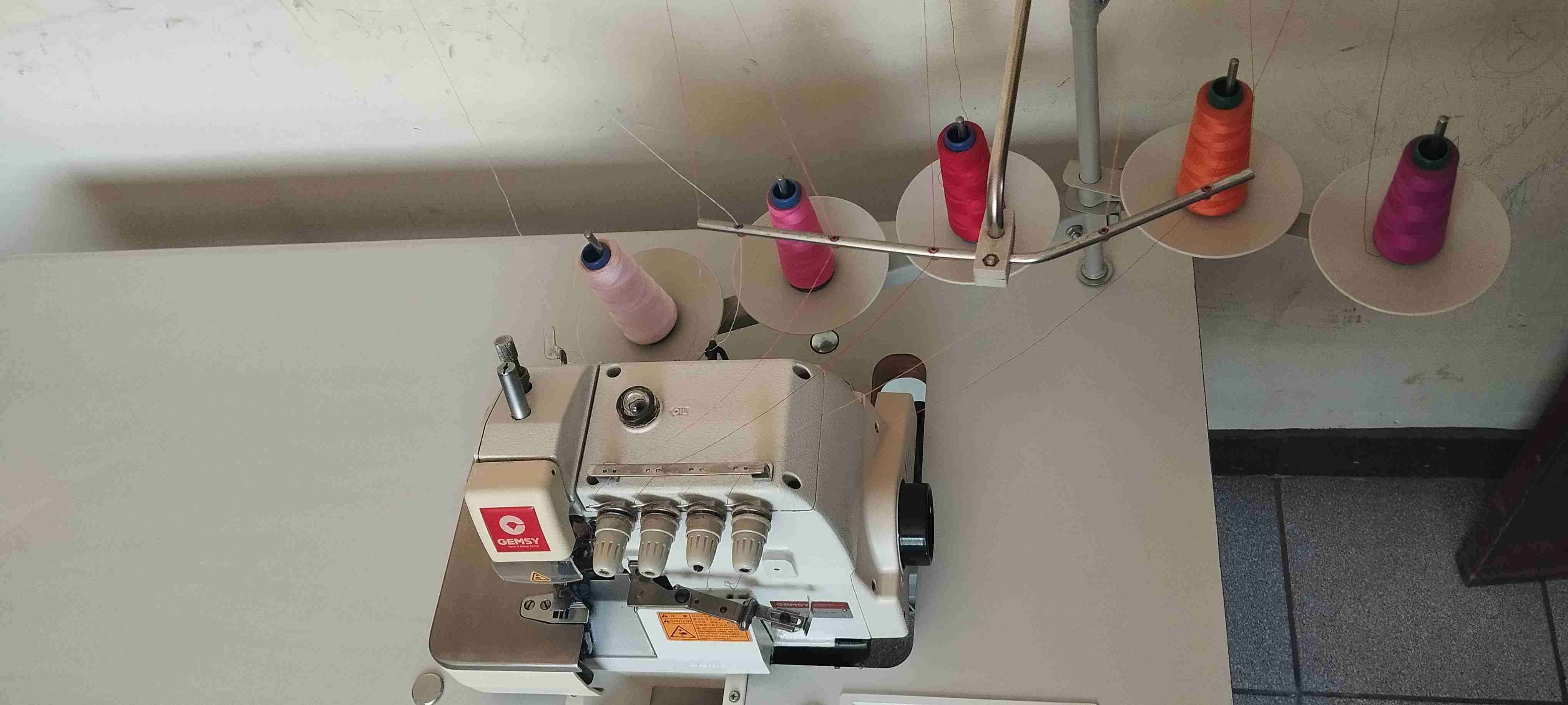 Máquina overlock industrial 5 hilos - 4