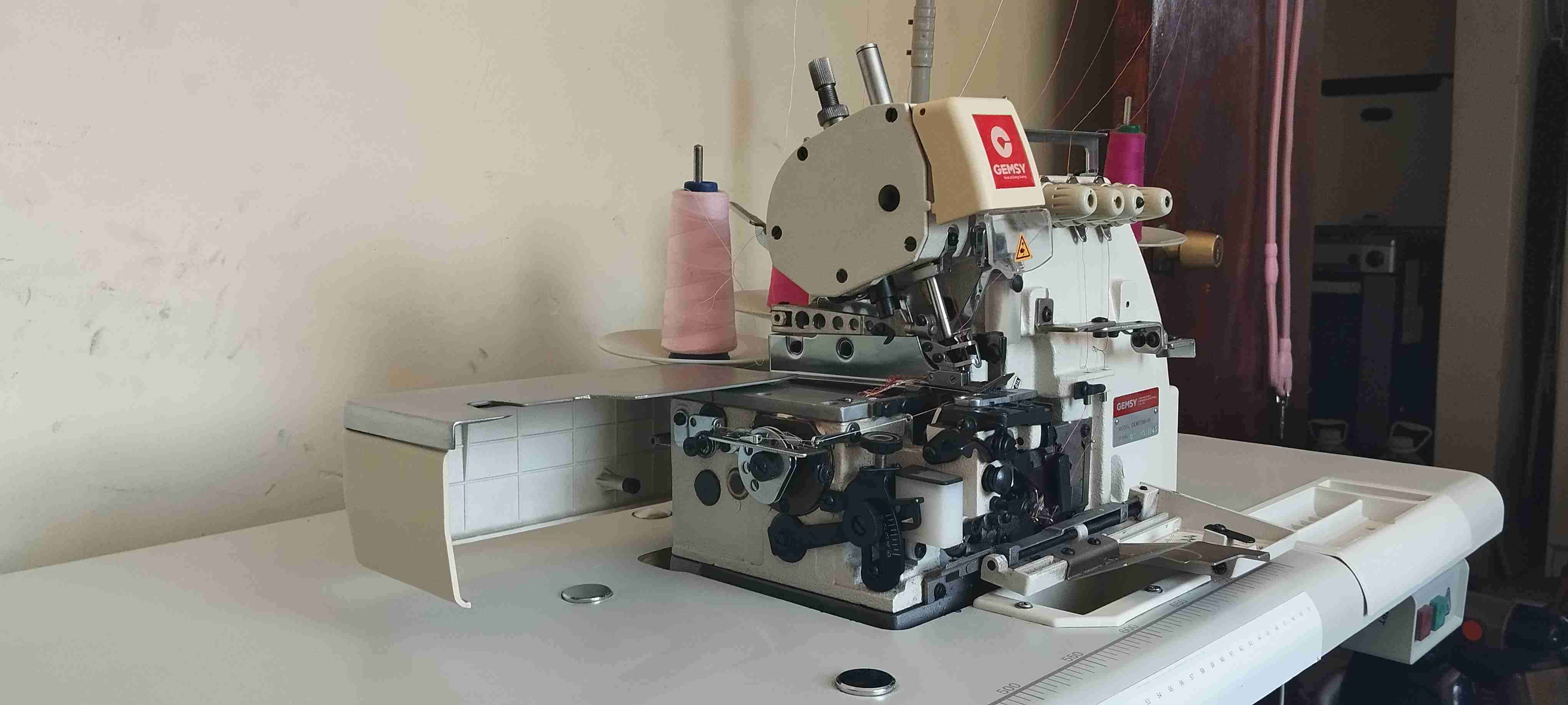 Máquina overlock industrial 5 hilos - 6