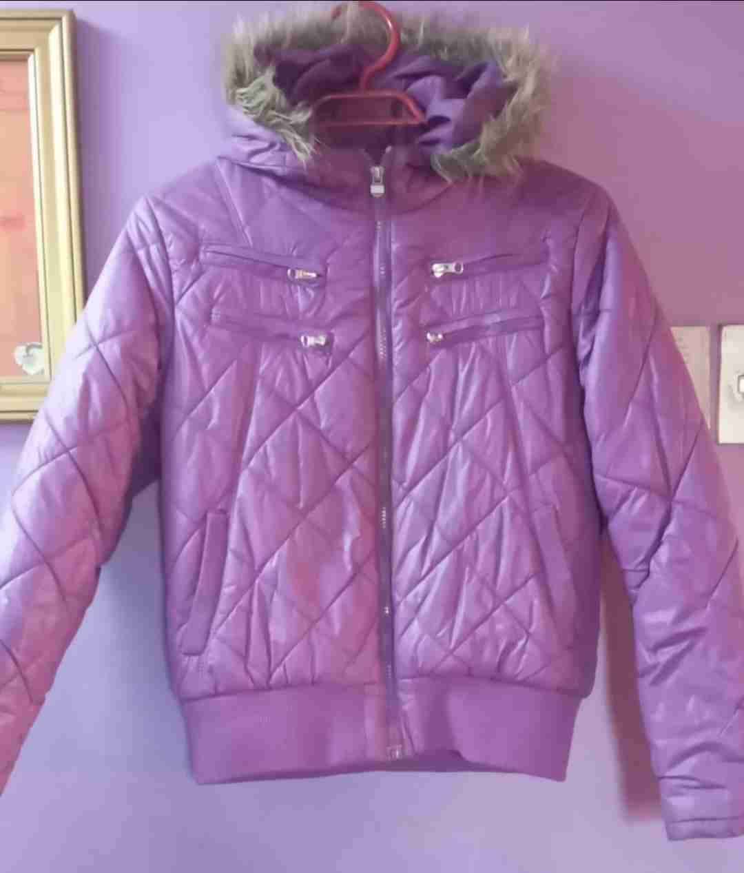 Chaqueta acolchada morada