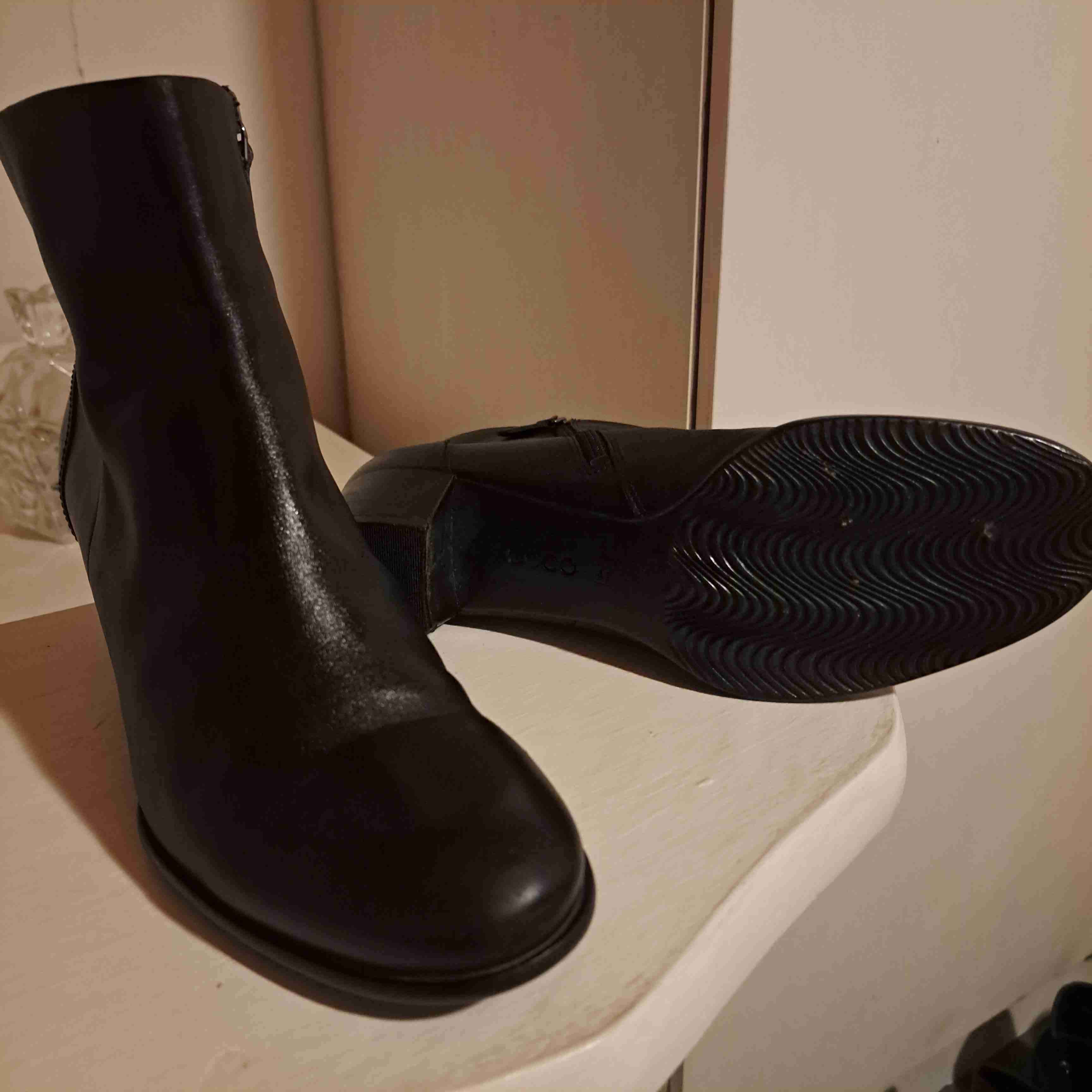 Botines  ecco negros de cuero - miniatura 2