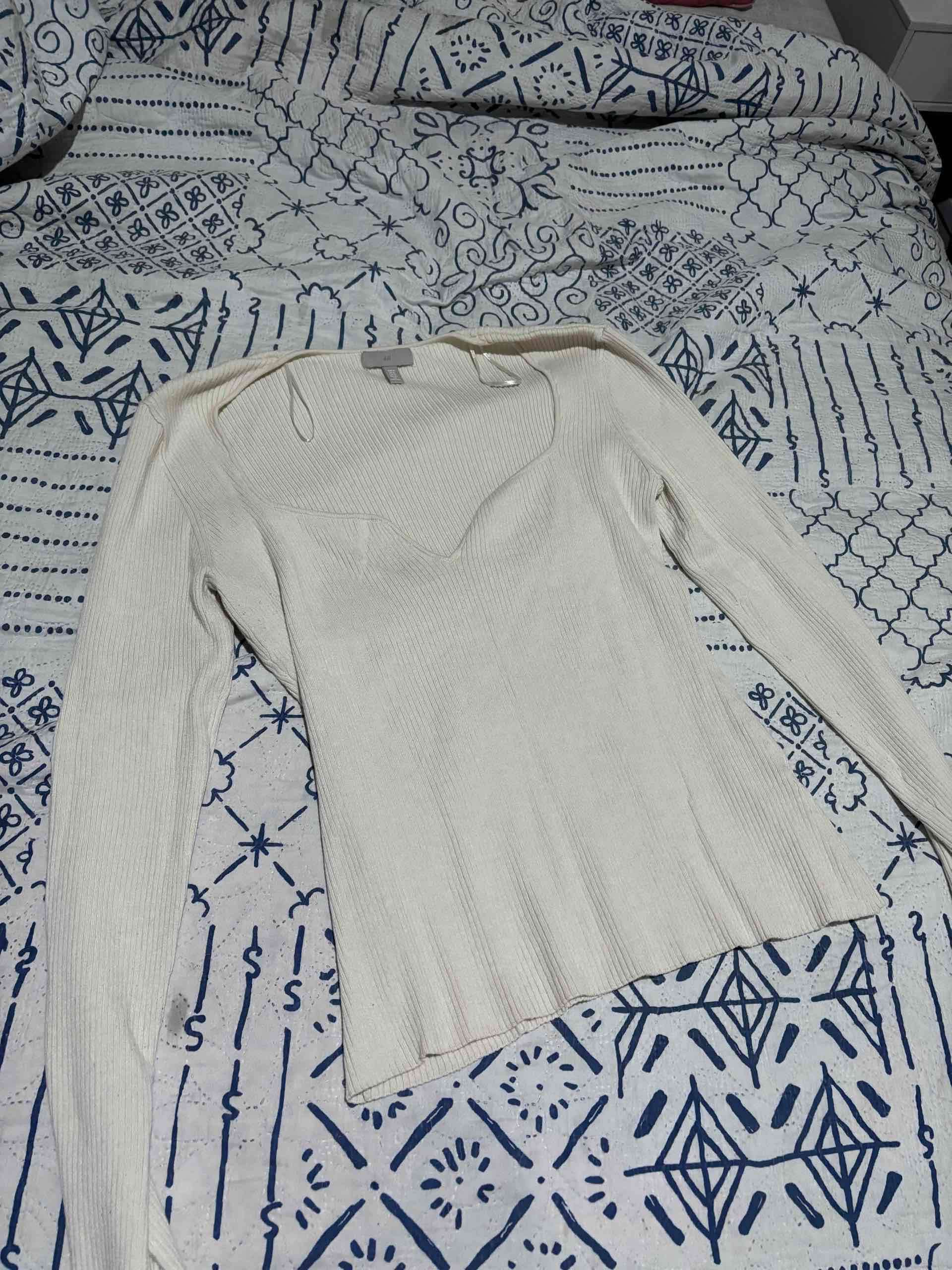 Polerón blanco ajustado