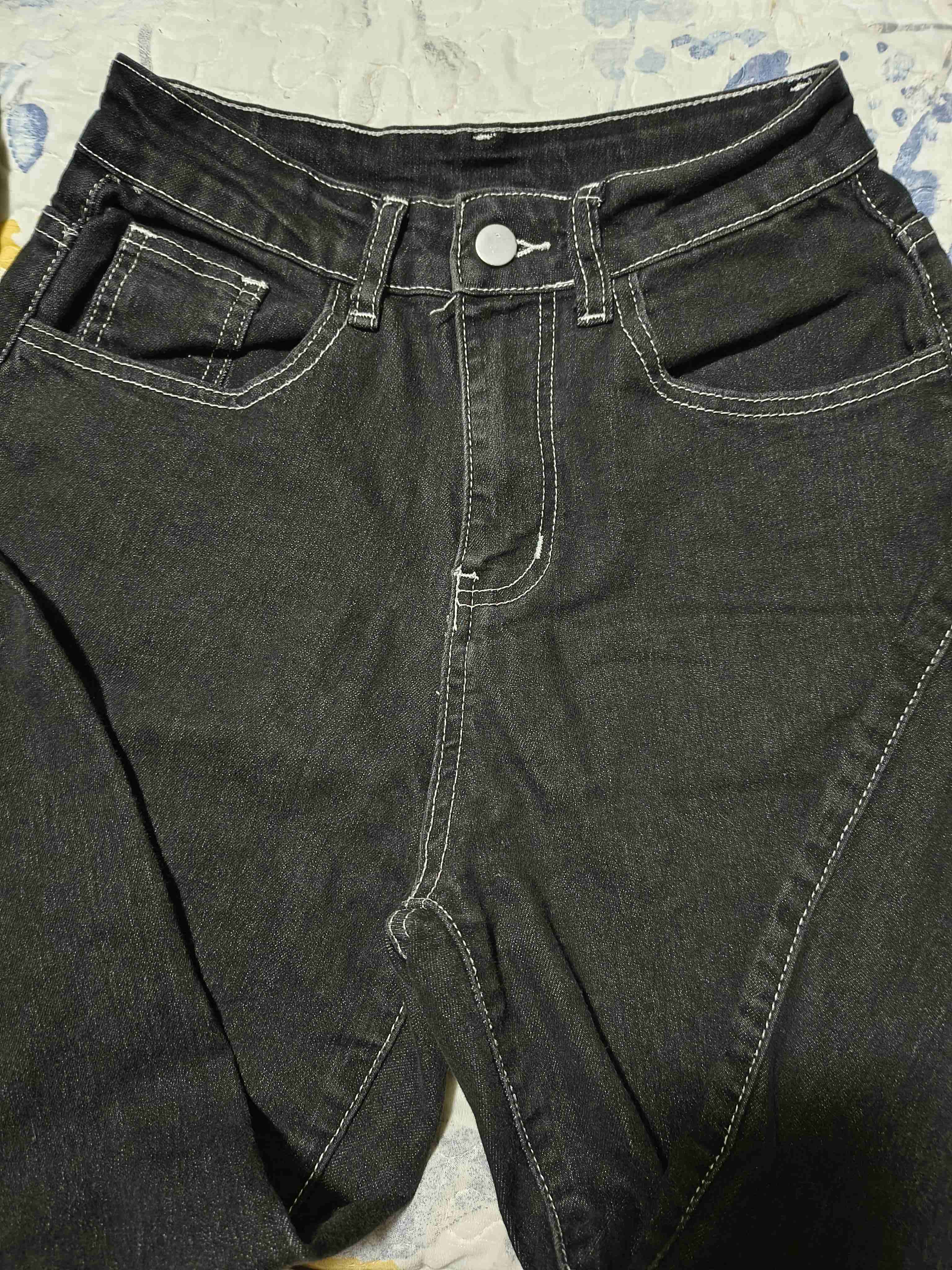Jeans negros con costura blanca - 1