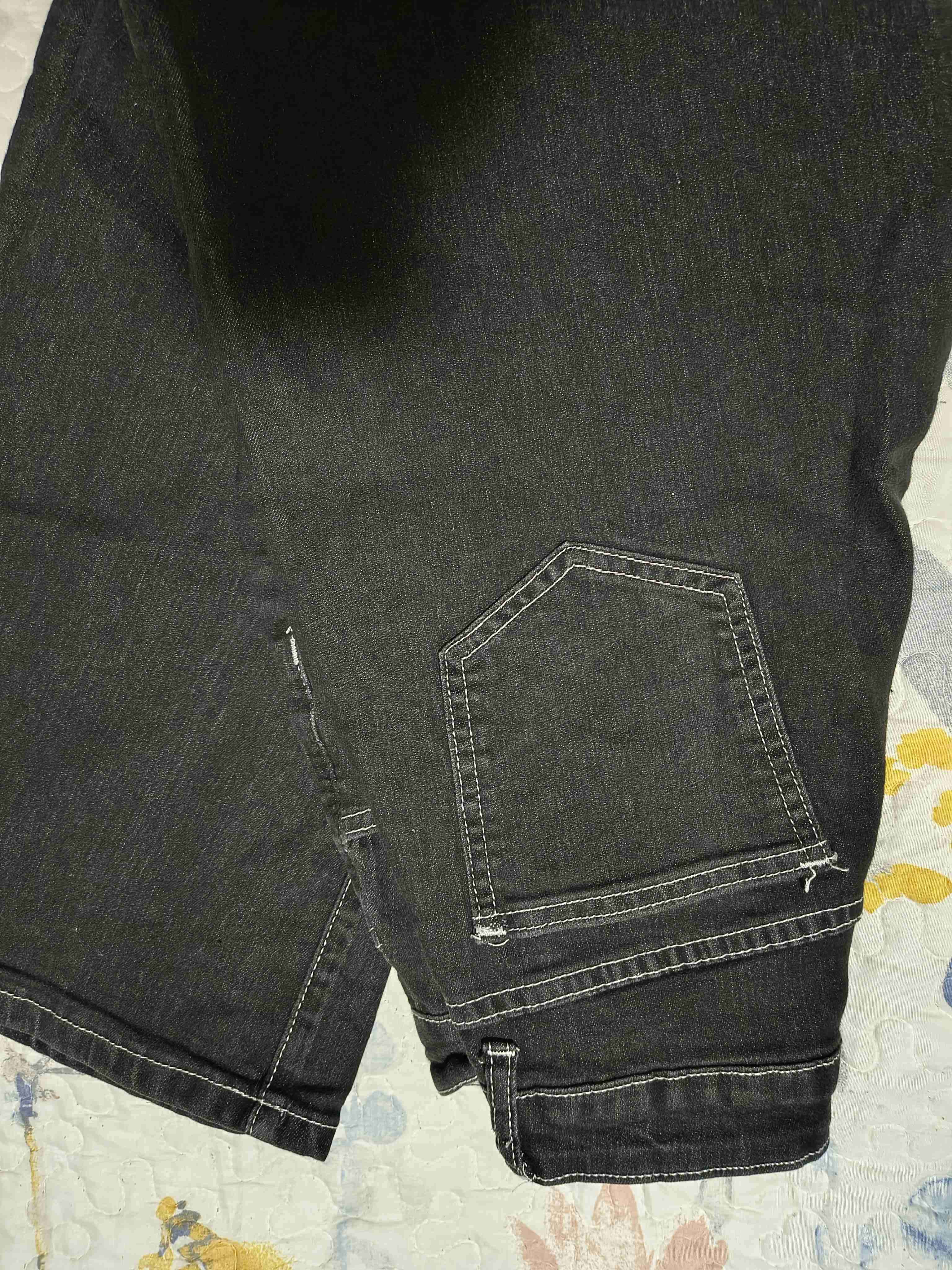 Jeans negros con costura blanca - 3