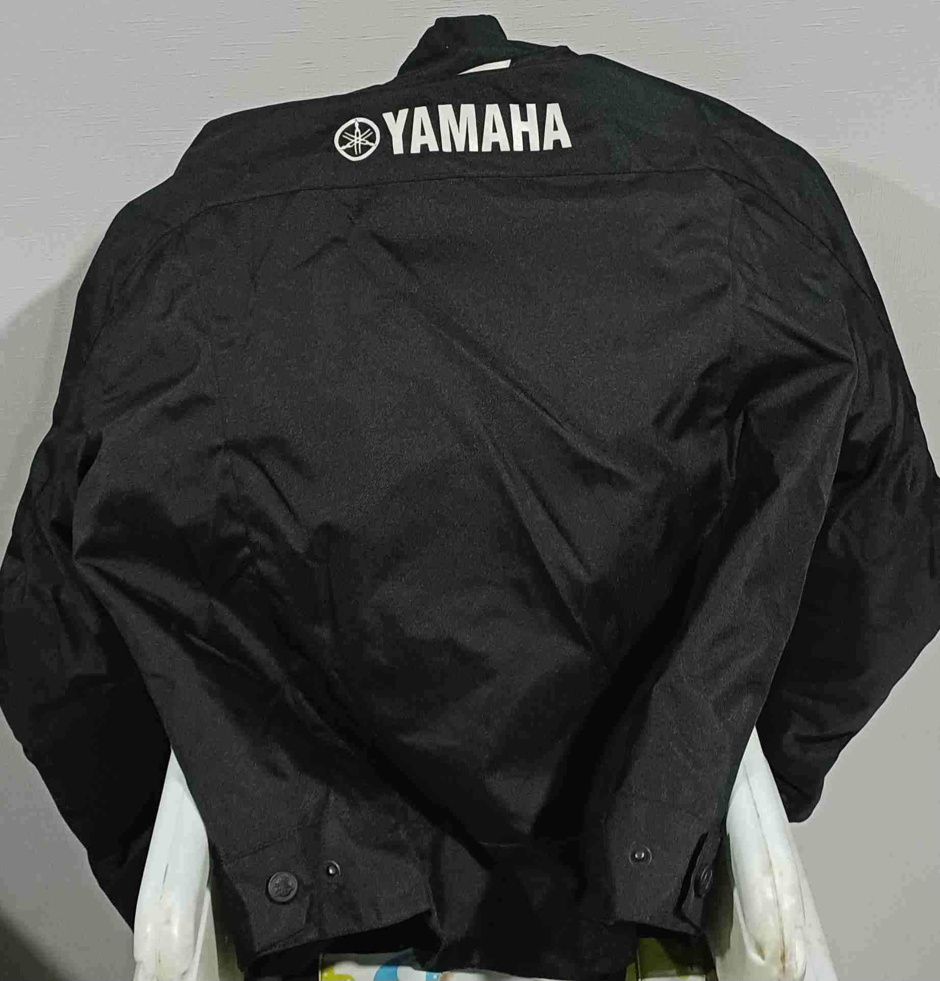 Chaqueta negra Yamaha con protecciones - miniatura 3