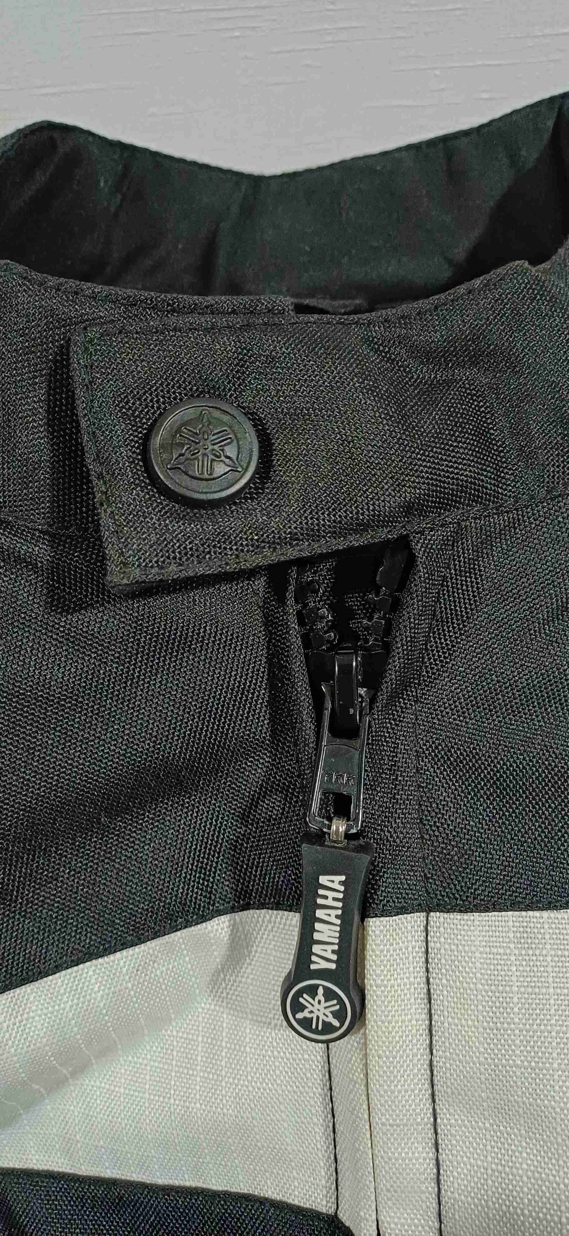 Chaqueta negra Yamaha con protecciones - miniatura 4