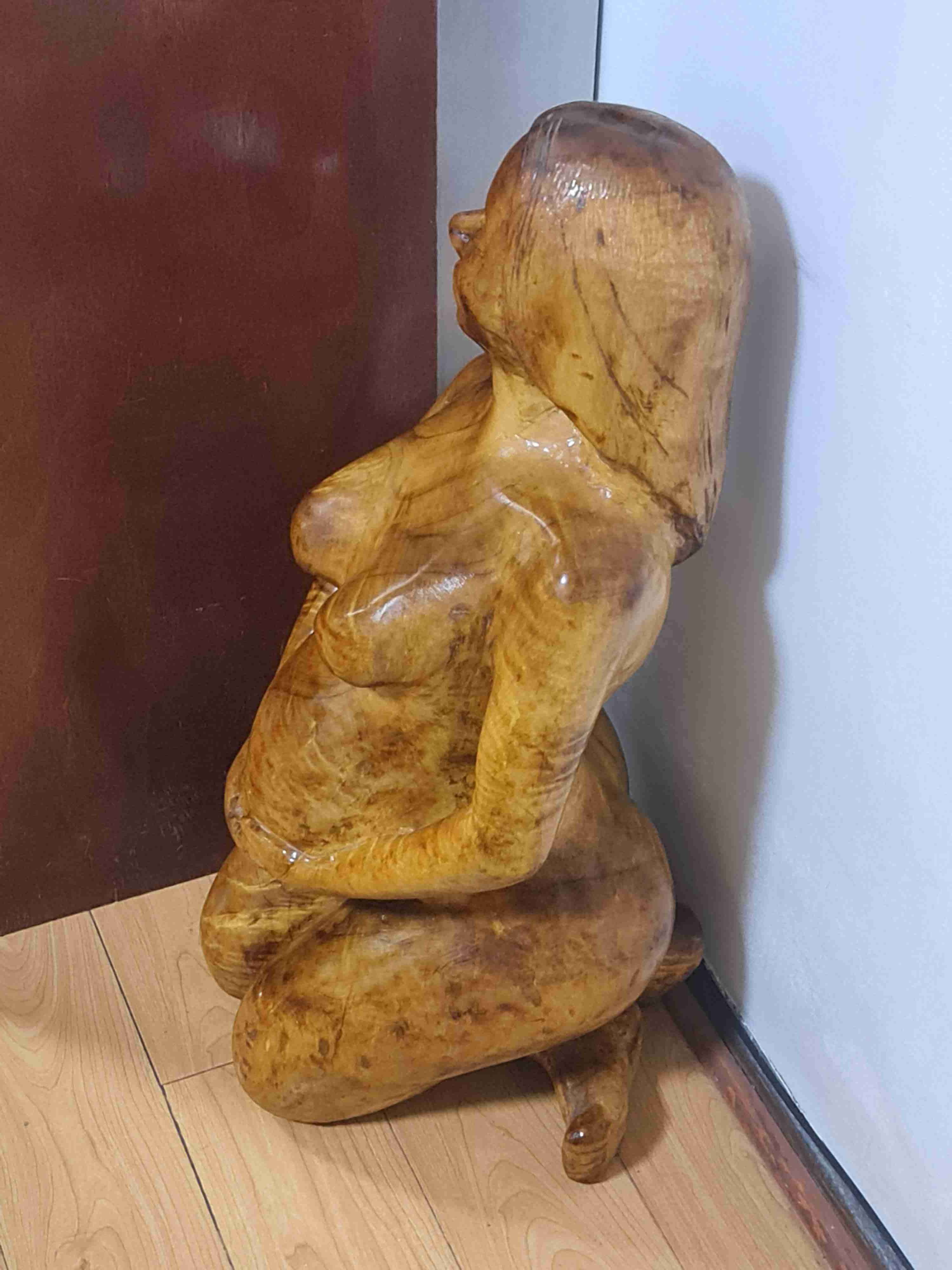 Escultura en madera de mujer - 1