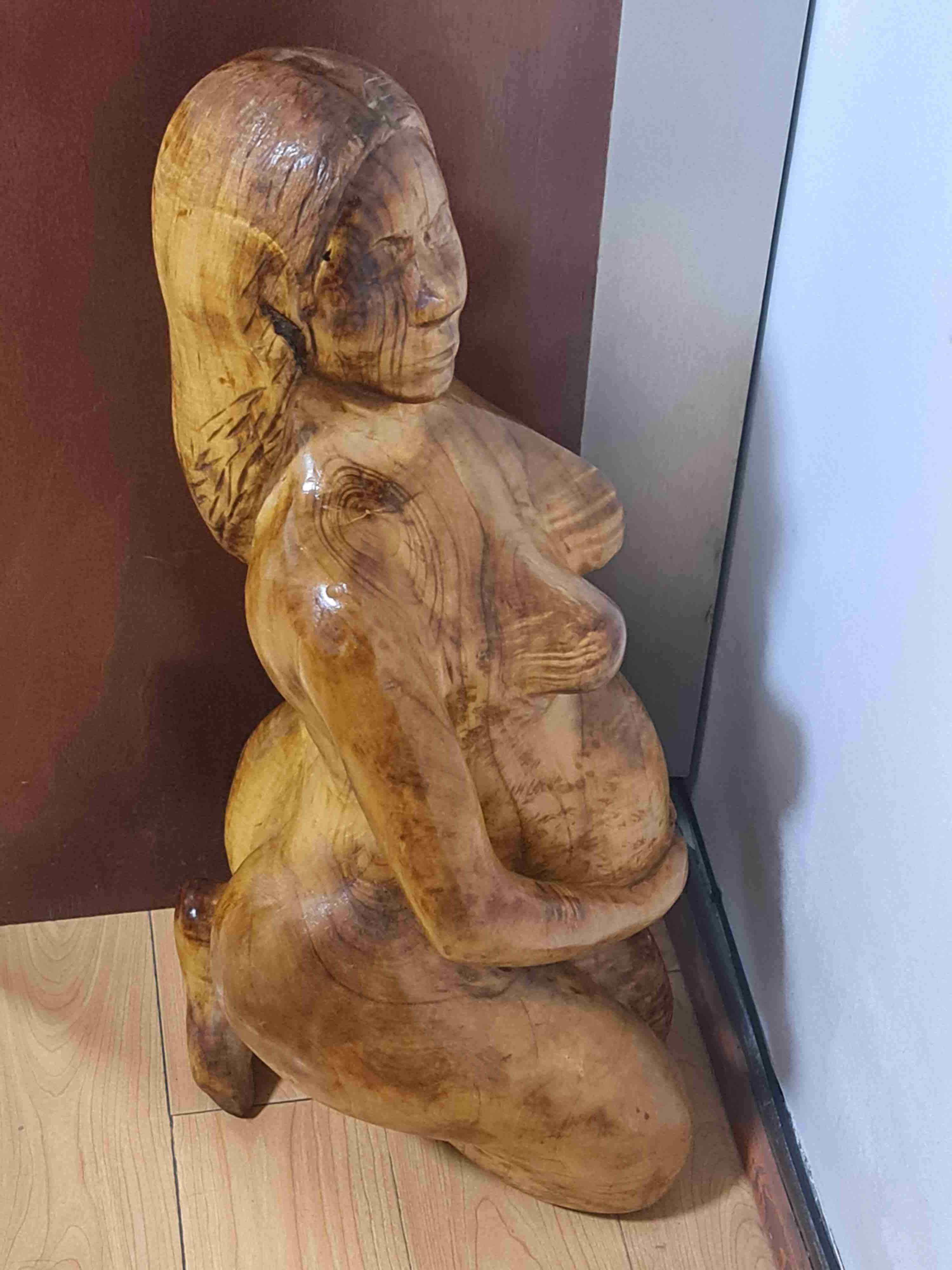 Escultura en madera de mujer - 2